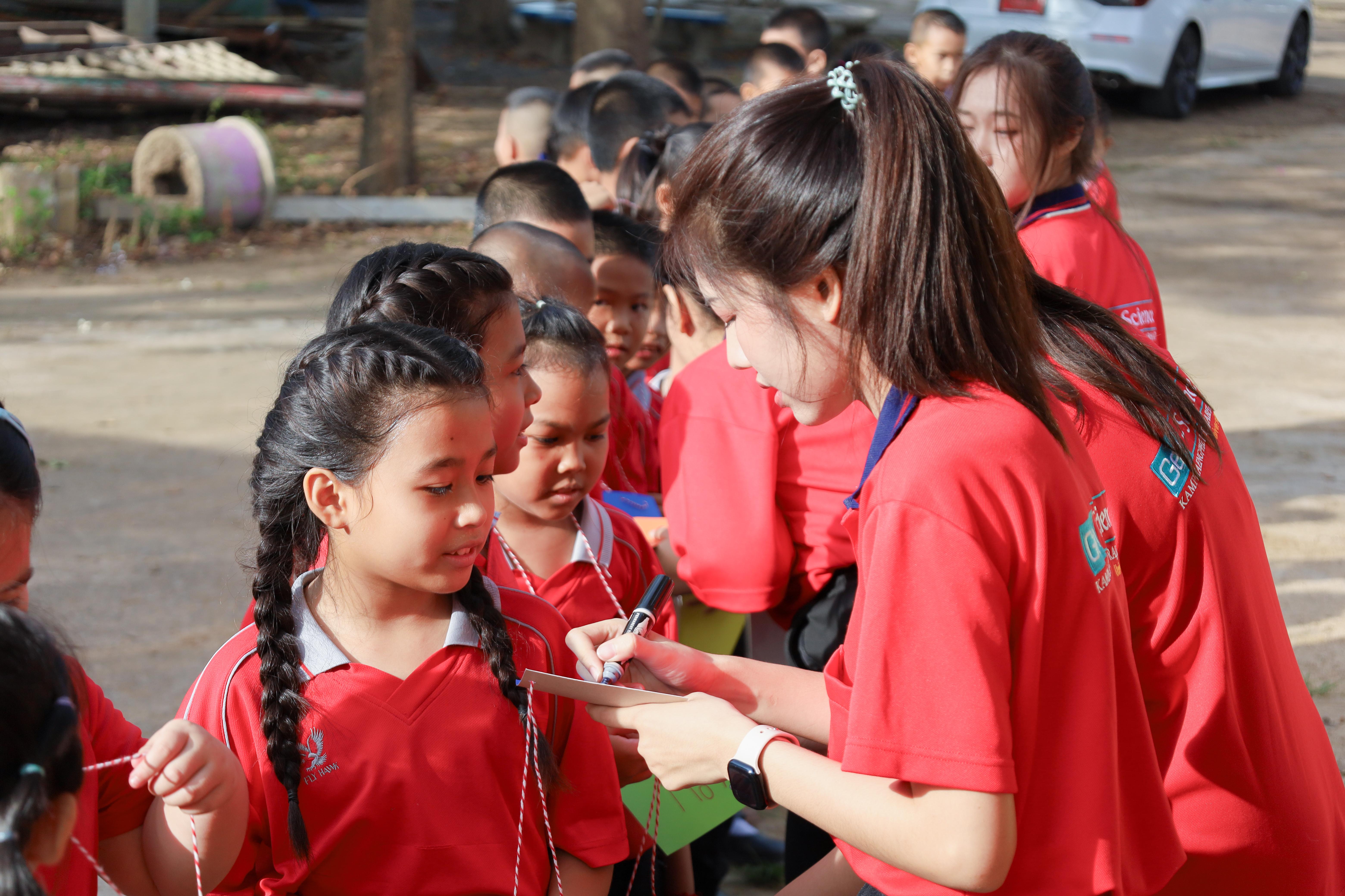 4. วันที่ 27 พฤศจิกายน 2567 ผศ.ศุภวัฒน์ วิสิฐศิริกุล  ได้นำนักศึกษาชั้นปีที่ 2 โปรแกรมวิทยาศาสตร์ทั่วไป จัดกิจกรรมการเรียนรู้จัดการเรียนรู้แบบสะเต็มศึกษาสู่นวัฒกรรม ณ โรงเรียนวัดคลองเจริญ ต.ท่าพุทรา อ.คลองขลุง จ.กำแพงเพชร