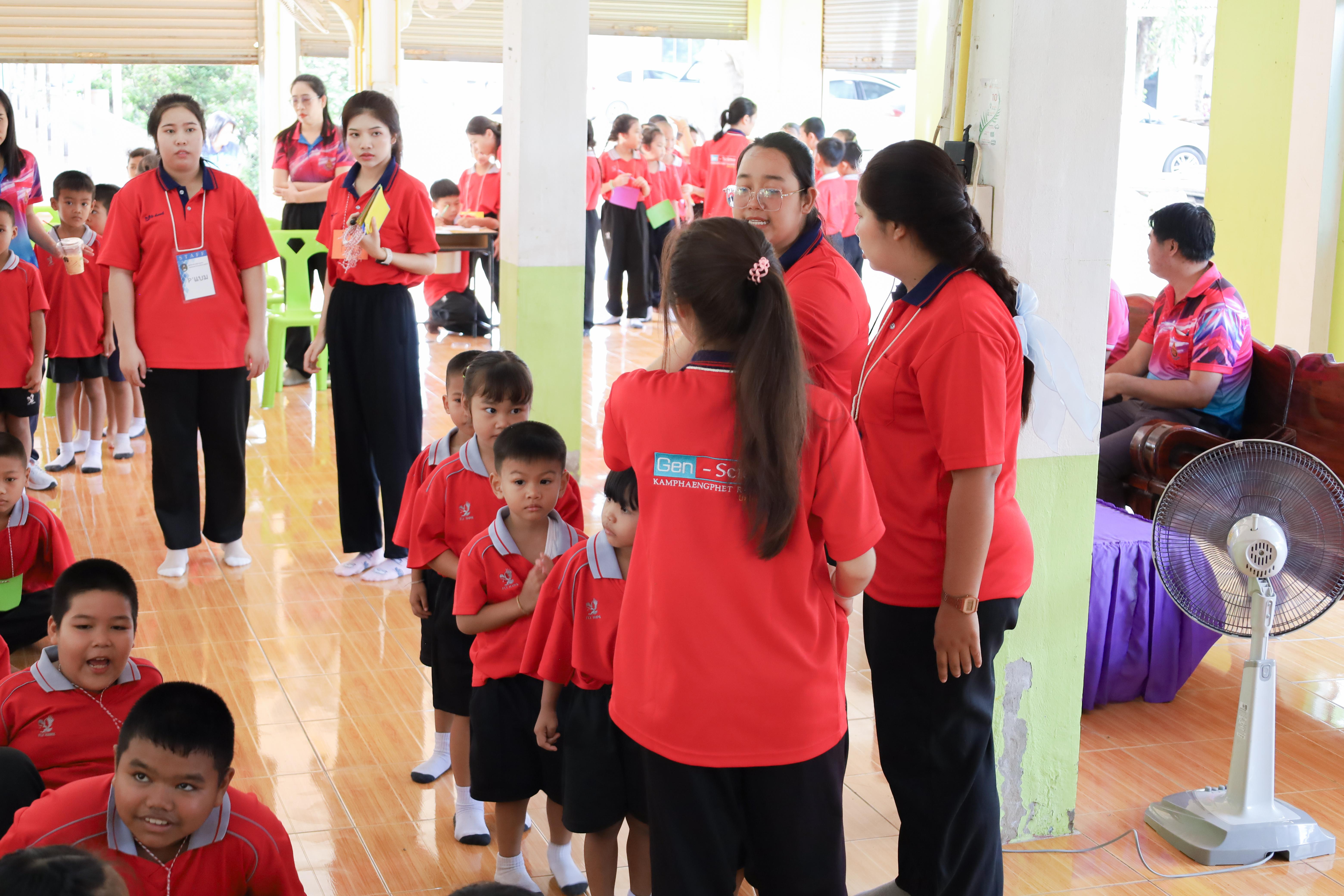 18. วันที่ 27 พฤศจิกายน 2567 ผศ.ศุภวัฒน์ วิสิฐศิริกุล ได้นำนักศึกษาชั้นปีที่ 2 โปรแกรมวิทยาศาสตร์ทั่วไป จัดกิจกรรมการเรียนรู้จัดการเรียนรู้แบบสะเต็มศึกษาสู่นวัฒกรรม ณ โรงเรียนวัดคลองเจริญ ต.ท่าพุทรา อ.คลองขลุง จ.กำแพงเพชร