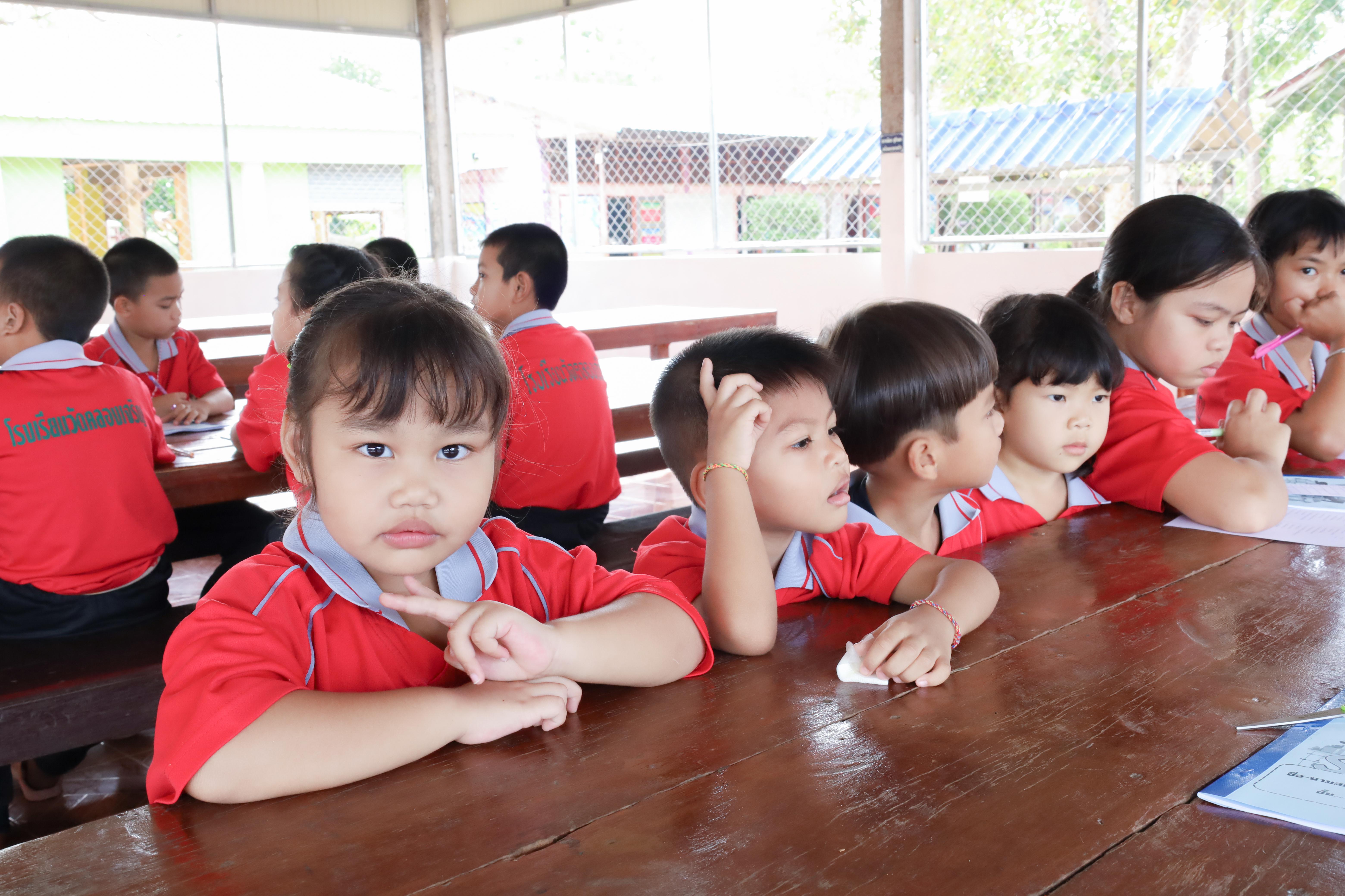 75. วันที่ 27 พฤศจิกายน 2567 ผศ.ศุภวัฒน์ วิสิฐศิริกุล ได้นำนักศึกษาชั้นปีที่ 2 โปรแกรมวิทยาศาสตร์ทั่วไป จัดกิจกรรมการเรียนรู้จัดการเรียนรู้แบบสะเต็มศึกษาสู่นวัฒกรรม ณ โรงเรียนวัดคลองเจริญ ต.ท่าพุทรา อ.คลองขลุง จ.กำแพงเพชร