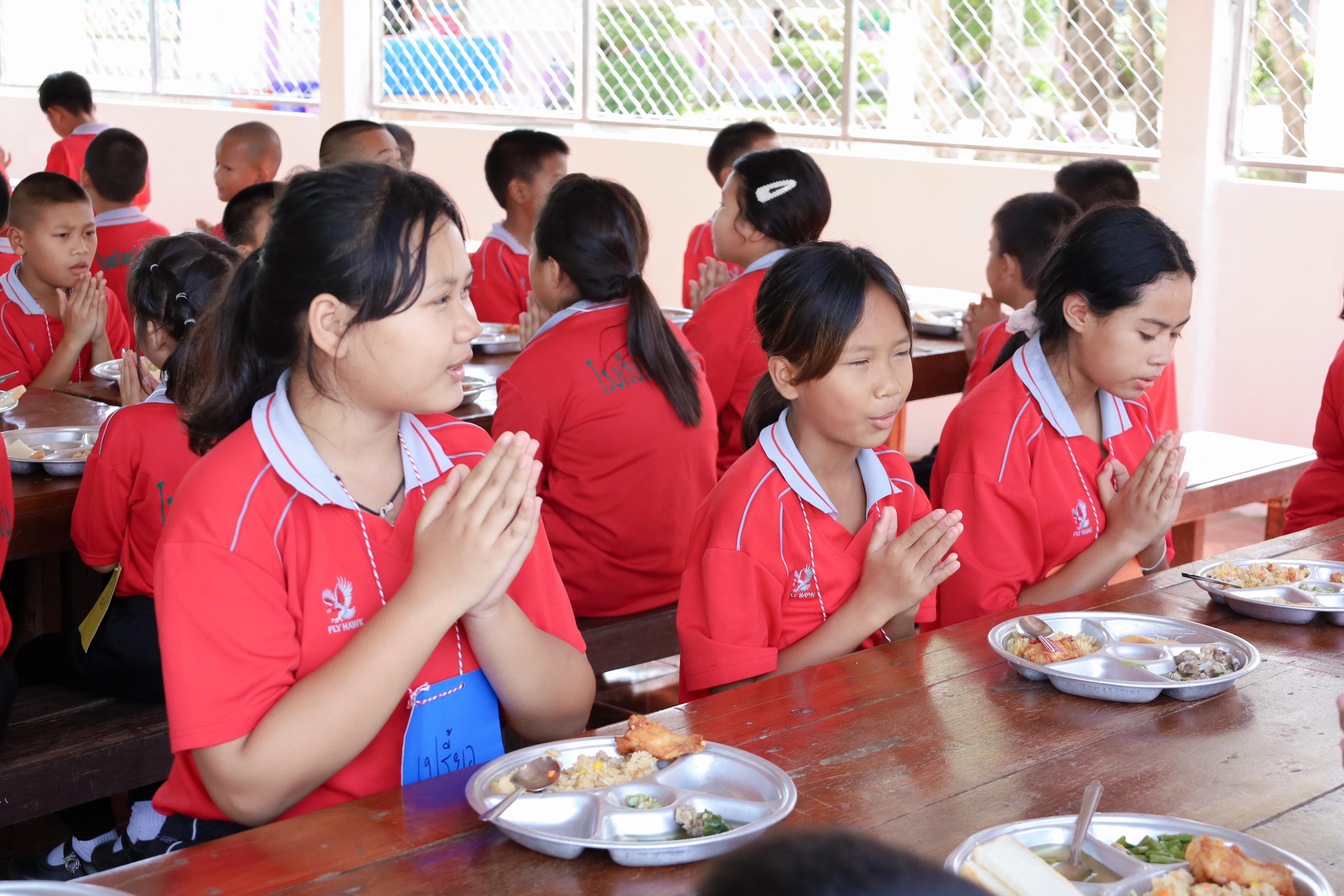 215. วันที่ 27 พฤศจิกายน 2567 ผศ.ศุภวัฒน์ วิสิฐศิริกุล ได้นำนักศึกษาชั้นปีที่ 2 โปรแกรมวิทยาศาสตร์ทั่วไป จัดกิจกรรมการเรียนรู้จัดการเรียนรู้แบบสะเต็มศึกษาสู่นวัฒกรรม ณ โรงเรียนวัดคลองเจริญ ต.ท่าพุทรา อ.คลองขลุง จ.กำแพงเพชร