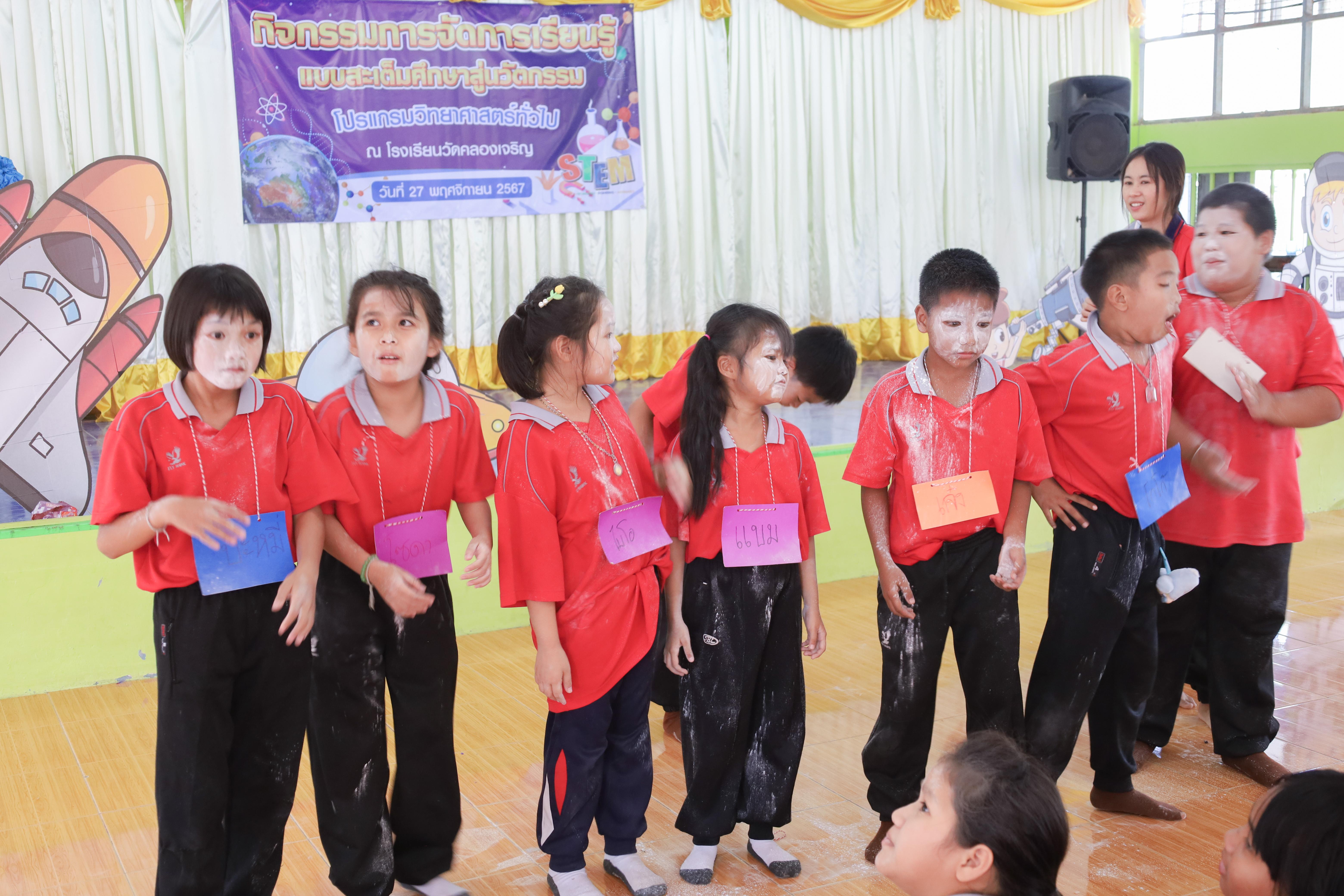 260. วันที่ 27 พฤศจิกายน 2567 ผศ.ศุภวัฒน์ วิสิฐศิริกุล ได้นำนักศึกษาชั้นปีที่ 2 โปรแกรมวิทยาศาสตร์ทั่วไป จัดกิจกรรมการเรียนรู้จัดการเรียนรู้แบบสะเต็มศึกษาสู่นวัฒกรรม ณ โรงเรียนวัดคลองเจริญ ต.ท่าพุทรา อ.คลองขลุง จ.กำแพงเพชร