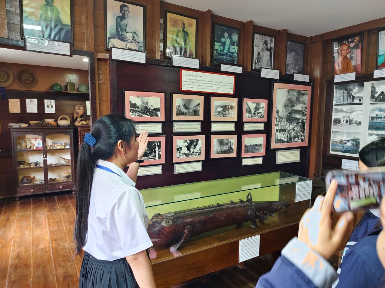 42. วันที่ 16 ธันวาคม 2567 อาจารย์ ดร.ธิดารัตน์  พรหมมา และ ผู้ช่วยศาสตราจารย์ ดร.ปราณี  เลิศแก้ว นำนักศึกษาชั้นปีที่ 3 ทัศนศึกษาและเรียนรู้นอกสถานที่