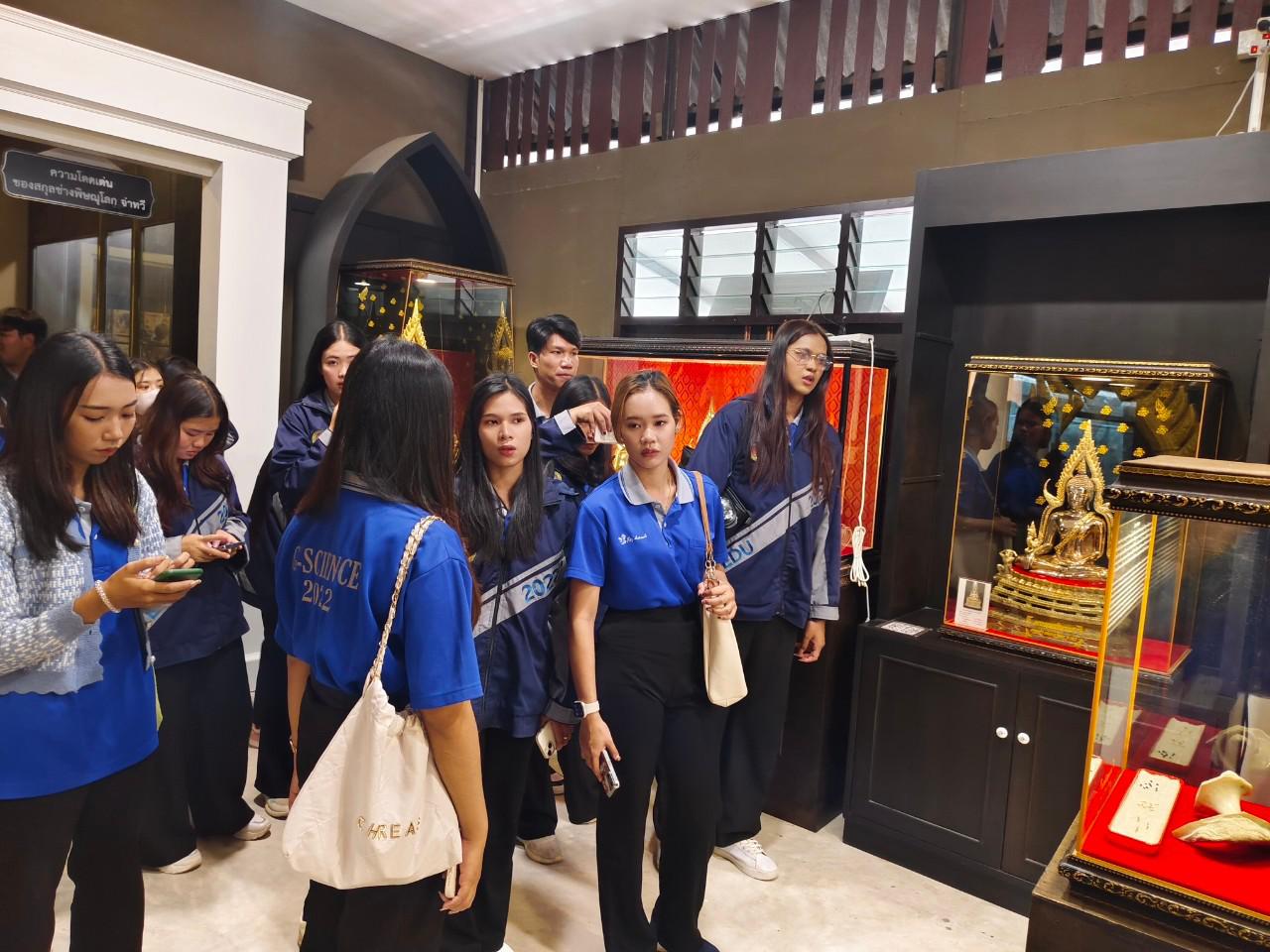 49. วันที่ 16 ธันวาคม 2567 อาจารย์ ดร.ธิดารัตน์  พรหมมา และ ผู้ช่วยศาสตราจารย์ ดร.ปราณี  เลิศแก้ว นำนักศึกษาชั้นปีที่ 3 ทัศนศึกษาและเรียนรู้นอกสถานที่
