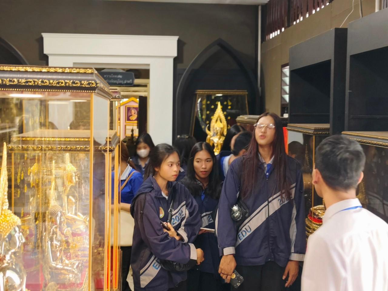 55. วันที่ 16 ธันวาคม 2567 อาจารย์ ดร.ธิดารัตน์  พรหมมา และ ผู้ช่วยศาสตราจารย์ ดร.ปราณี  เลิศแก้ว นำนักศึกษาชั้นปีที่ 3 ทัศนศึกษาและเรียนรู้นอกสถานที่