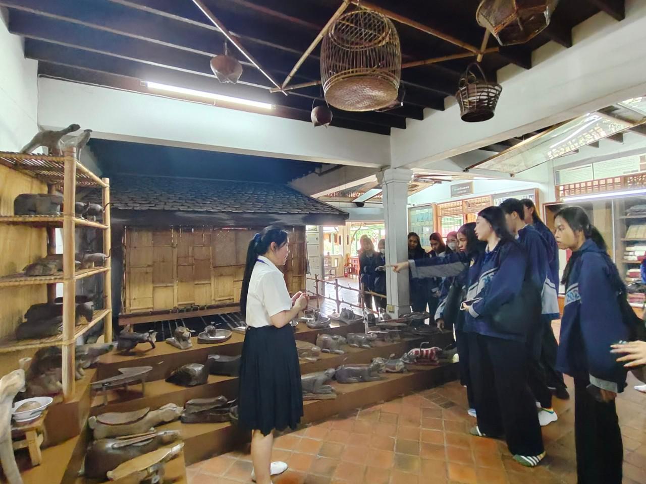 87. วันที่ 16 ธันวาคม 2567 อาจารย์ ดร.ธิดารัตน์  พรหมมา และ ผู้ช่วยศาสตราจารย์ ดร.ปราณี  เลิศแก้ว นำนักศึกษาชั้นปีที่ 3 ทัศนศึกษาและเรียนรู้นอกสถานที่