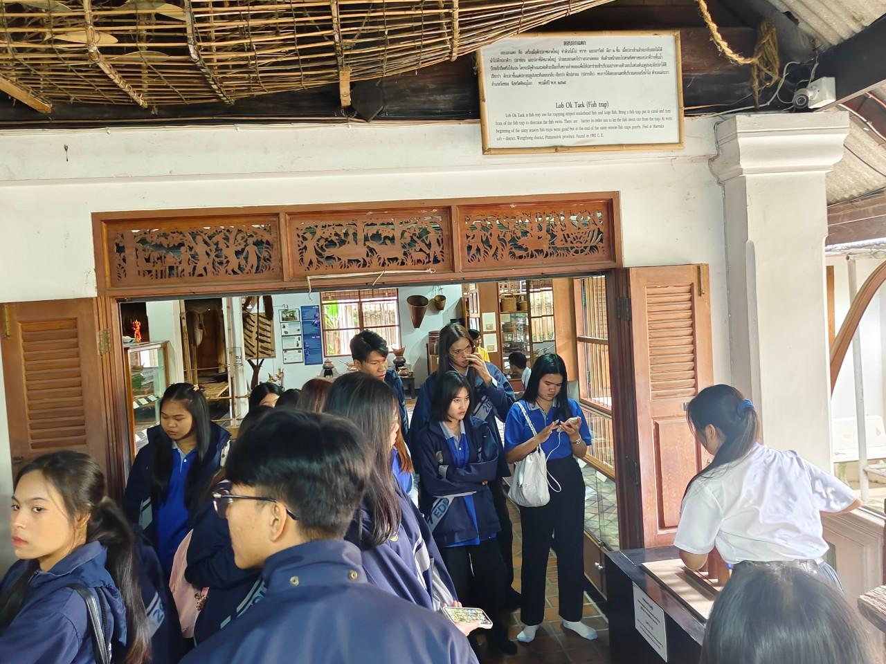 115. วันที่ 16 ธันวาคม 2567 อาจารย์ ดร.ธิดารัตน์  พรหมมา และ ผู้ช่วยศาสตราจารย์ ดร.ปราณี  เลิศแก้ว นำนักศึกษาชั้นปีที่ 3 ทัศนศึกษาและเรียนรู้นอกสถานที่
