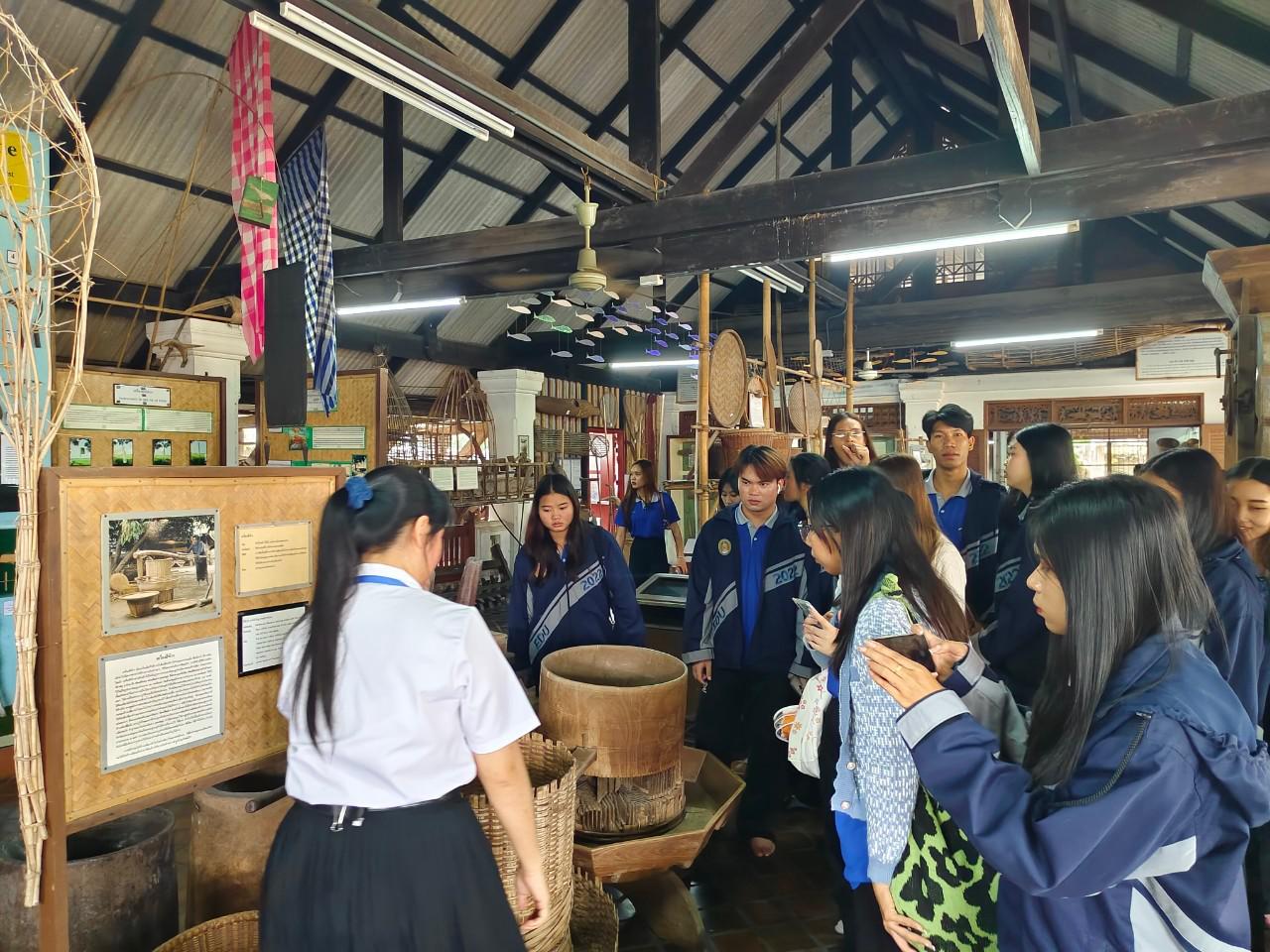 126. วันที่ 16 ธันวาคม 2567 อาจารย์ ดร.ธิดารัตน์  พรหมมา และ ผู้ช่วยศาสตราจารย์ ดร.ปราณี  เลิศแก้ว นำนักศึกษาชั้นปีที่ 3 ทัศนศึกษาและเรียนรู้นอกสถานที่