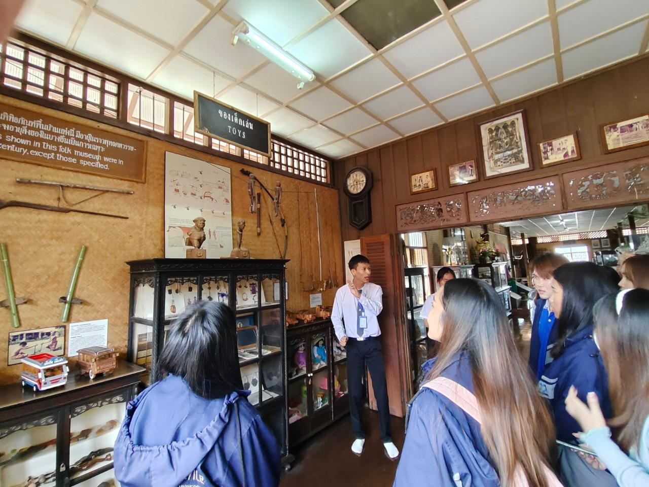 139. วันที่ 16 ธันวาคม 2567 อาจารย์ ดร.ธิดารัตน์  พรหมมา และ ผู้ช่วยศาสตราจารย์ ดร.ปราณี  เลิศแก้ว นำนักศึกษาชั้นปีที่ 3 ทัศนศึกษาและเรียนรู้นอกสถานที่