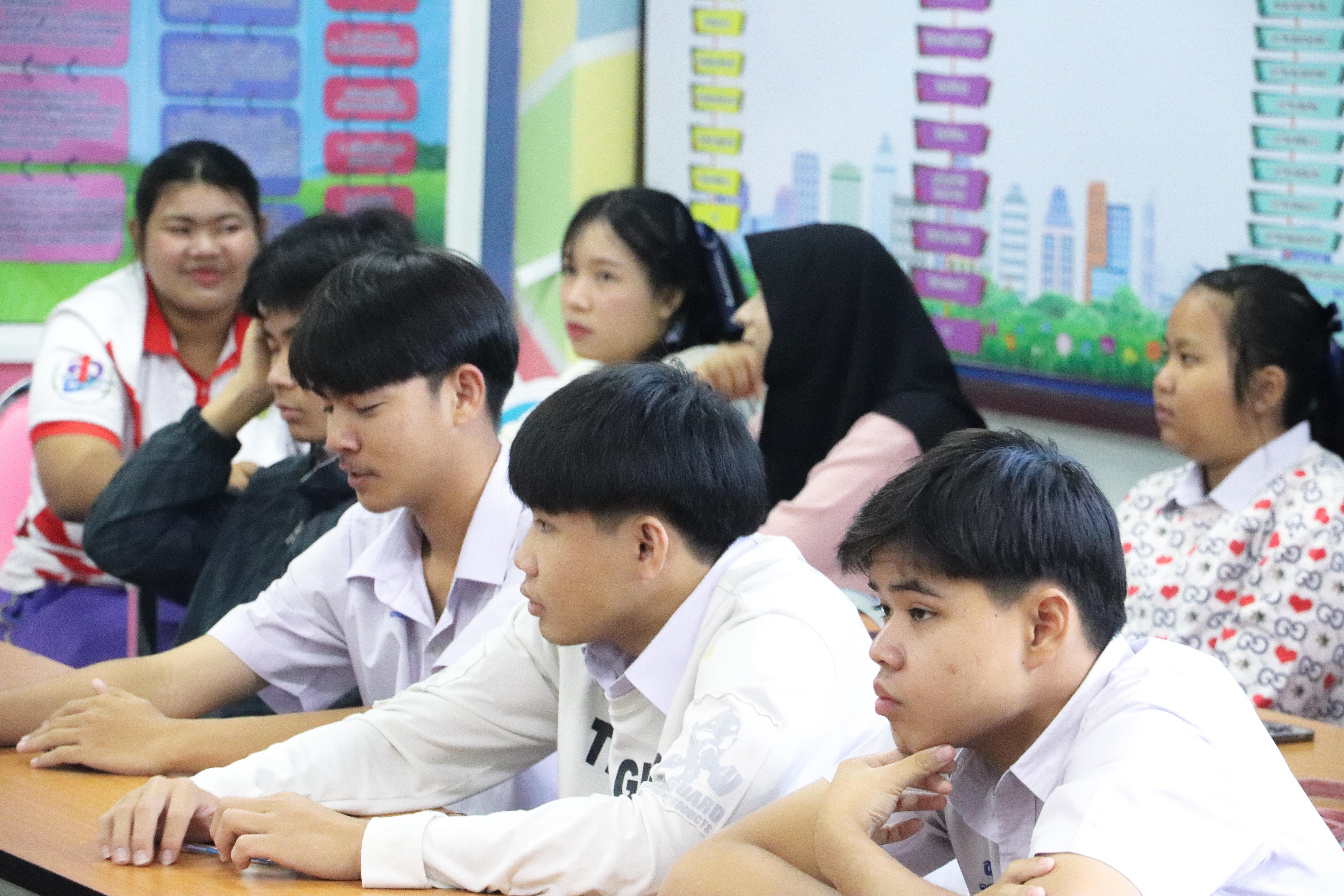 2. วันที่ 18 มกราคม 2567 โปรแกรมวิทยาศาสตร์ทั่วไป โปรแกรมคอมพิวเตอร์ โปรแกรมภาษาจีน ออกแนะแนวการศึกษาต่อ ณ โรงเรียนสรรพวิทยาคมและโรงเรียนป่าไม้อุทิศ 4 จังหวัดตาก