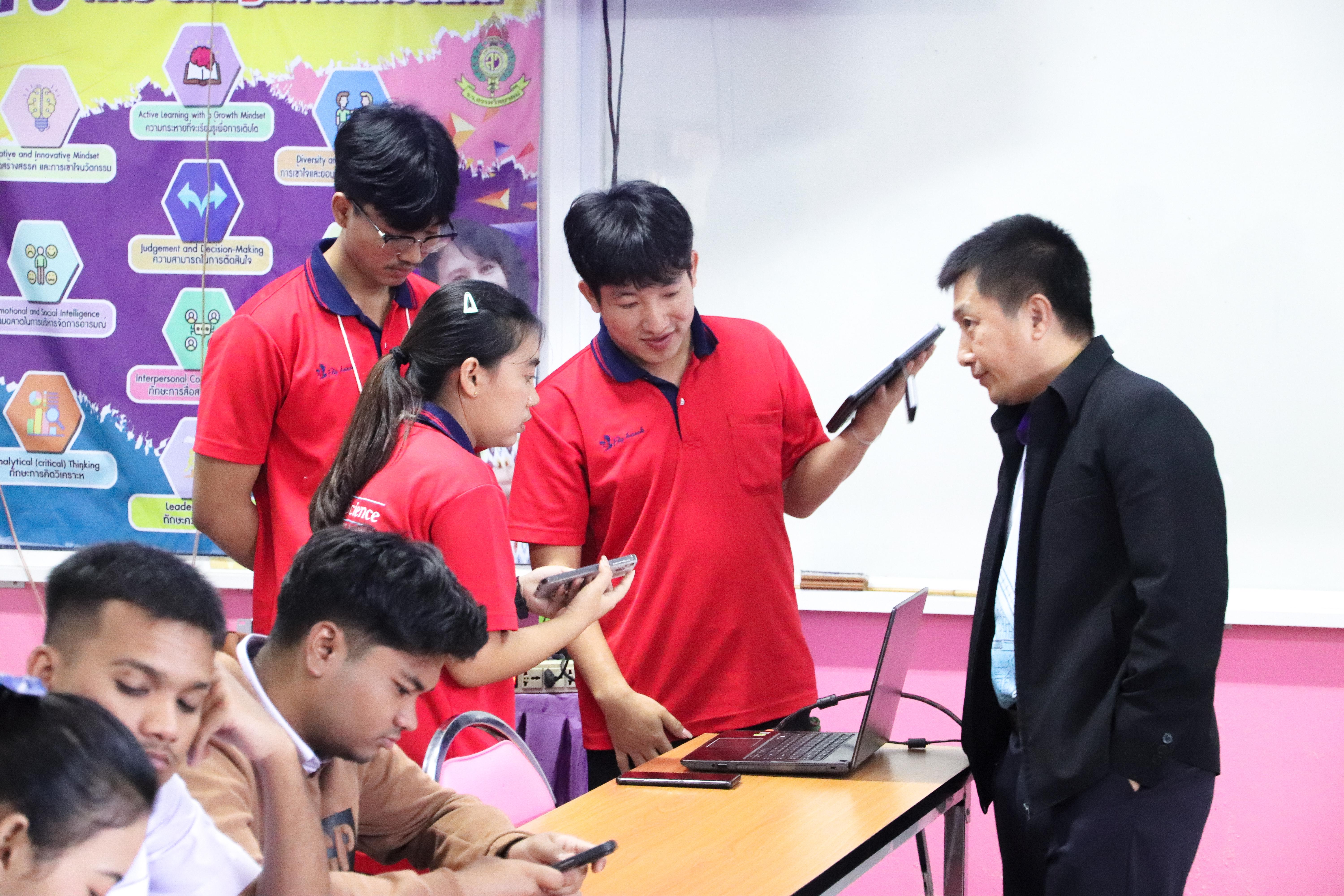 23. วันที่ 18 ธันวาคม 2567 โปรแกรมวิทยาศาสตร์ทั่วไป โปรแกรมคอมพิวเตอร์ โปรแกรมภาษาจีน ออกแนะแนวการศึกษาต่อ ณ โรงเรียนสรรพวิทยาคม อำเภอแม่สอด จังหวัดตาก และโรงเรียนป่าไม้อุทิศ 4 อำเภอพบพระ จังหวัดตาก