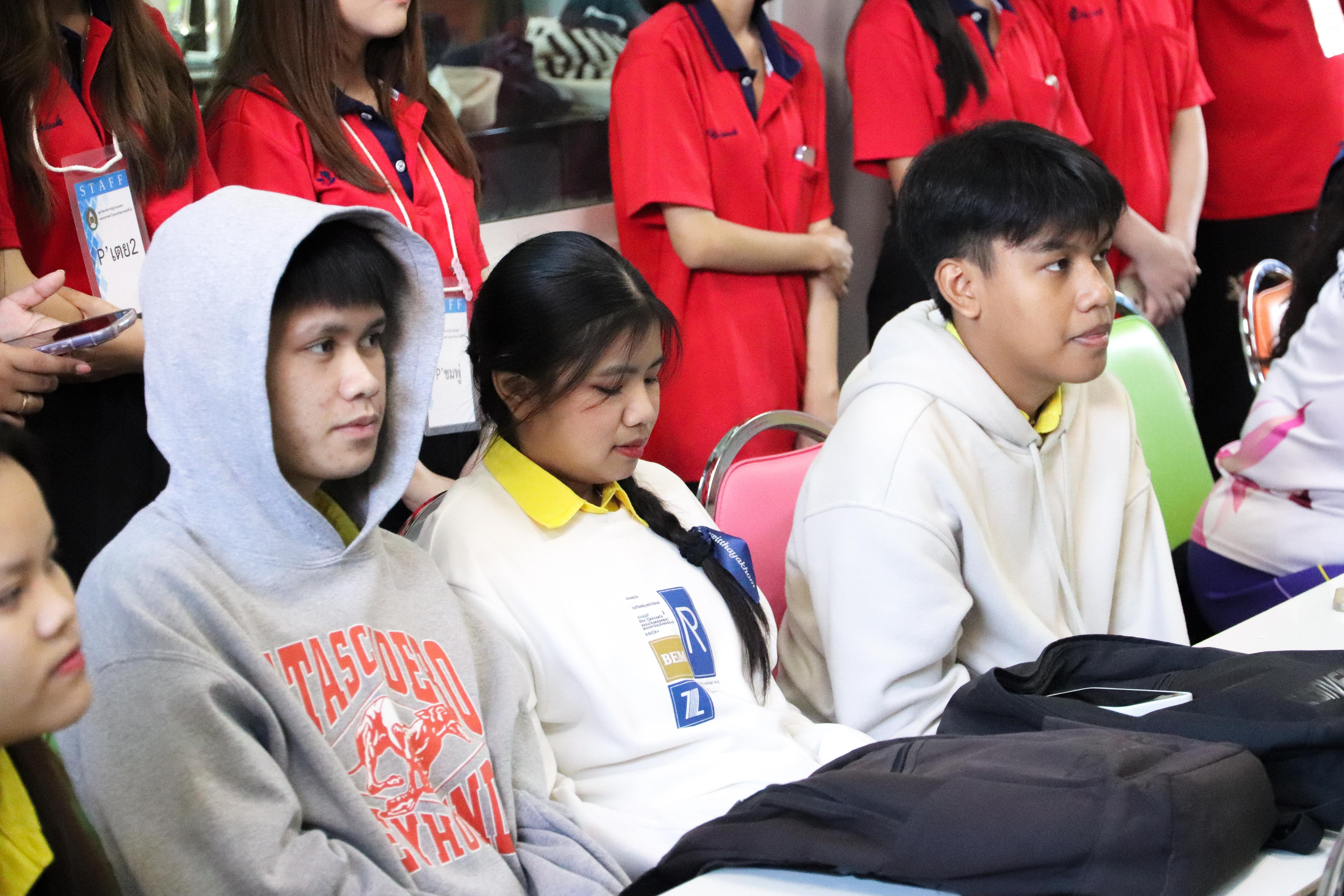 24. วันที่ 18 ธันวาคม 2567 โปรแกรมวิทยาศาสตร์ทั่วไป โปรแกรมคอมพิวเตอร์ โปรแกรมภาษาจีน ออกแนะแนวการศึกษาต่อ ณ โรงเรียนสรรพวิทยาคม อำเภอแม่สอด จังหวัดตาก และโรงเรียนป่าไม้อุทิศ 4 อำเภอพบพระ จังหวัดตาก