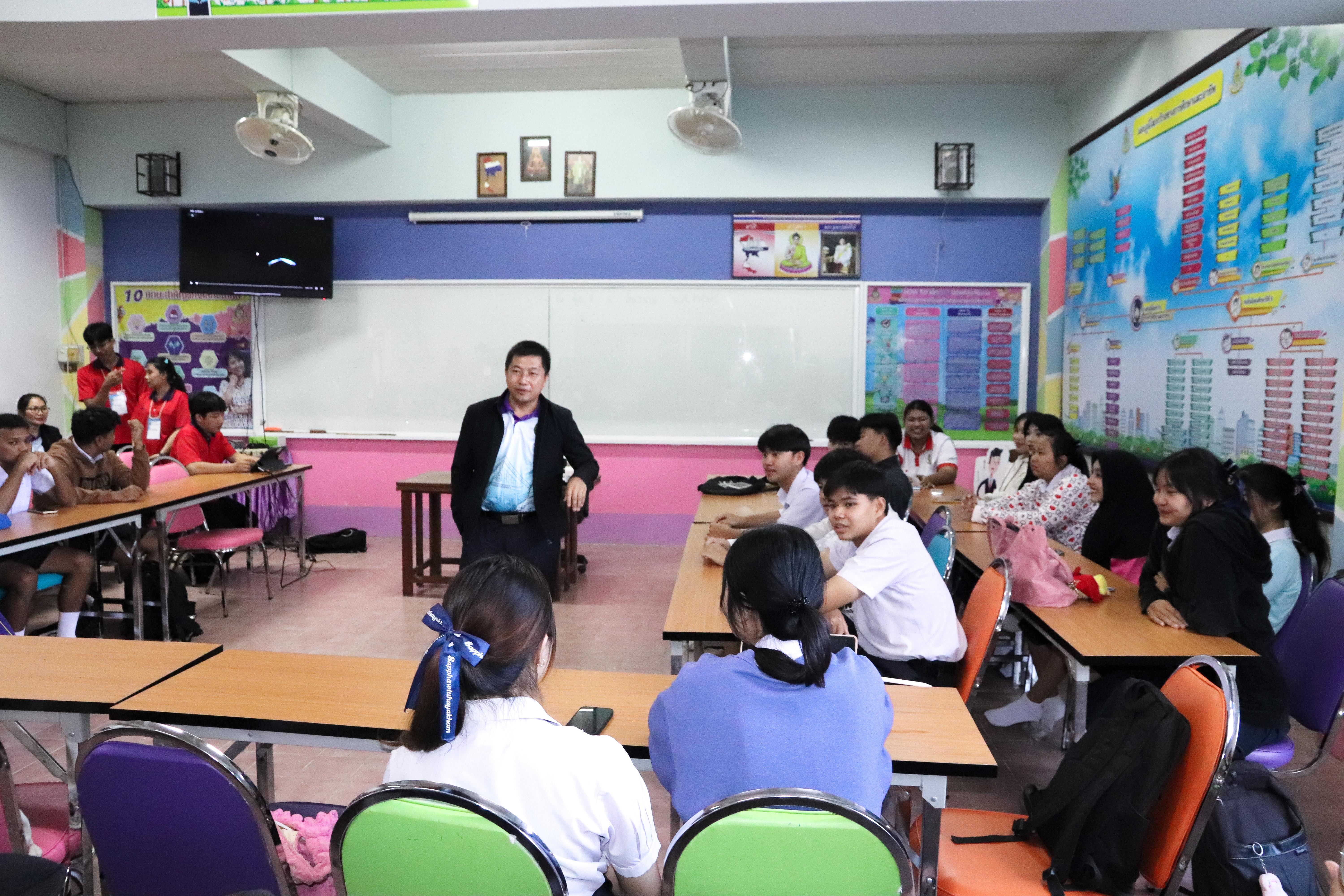 29. วันที่ 18 ธันวาคม 2567 โปรแกรมวิทยาศาสตร์ทั่วไป โปรแกรมคอมพิวเตอร์ โปรแกรมภาษาจีน ออกแนะแนวการศึกษาต่อ ณ โรงเรียนสรรพวิทยาคม อำเภอแม่สอด จังหวัดตาก และโรงเรียนป่าไม้อุทิศ 4 อำเภอพบพระ จังหวัดตาก