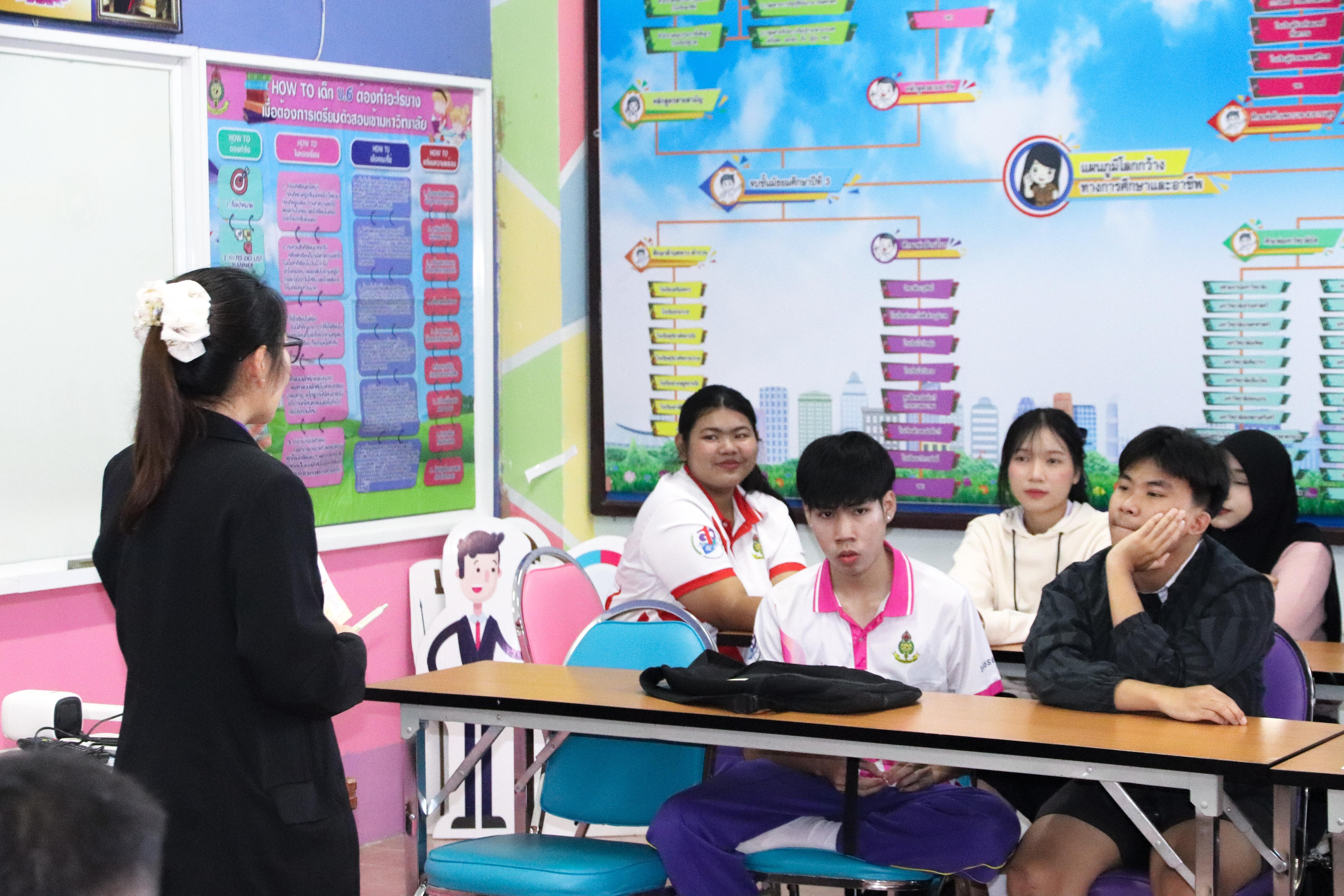 35. วันที่ 18 ธันวาคม 2567 โปรแกรมวิทยาศาสตร์ทั่วไป โปรแกรมคอมพิวเตอร์ โปรแกรมภาษาจีน ออกแนะแนวการศึกษาต่อ ณ โรงเรียนสรรพวิทยาคม อำเภอแม่สอด จังหวัดตาก และโรงเรียนป่าไม้อุทิศ 4 อำเภอพบพระ จังหวัดตาก