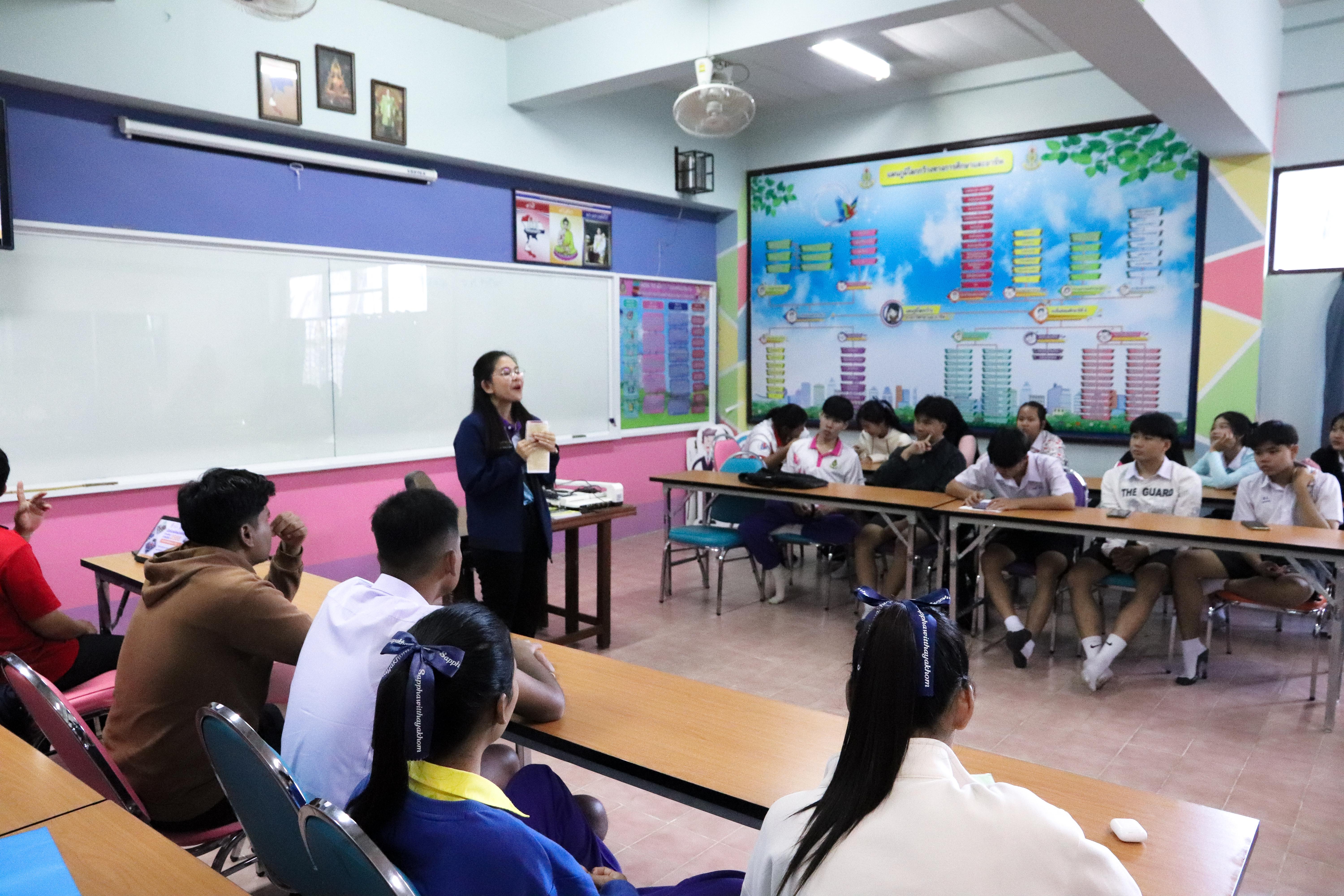 39. วันที่ 18 ธันวาคม 2567 โปรแกรมวิทยาศาสตร์ทั่วไป โปรแกรมคอมพิวเตอร์ โปรแกรมภาษาจีน ออกแนะแนวการศึกษาต่อ ณ โรงเรียนสรรพวิทยาคม อำเภอแม่สอด จังหวัดตาก และโรงเรียนป่าไม้อุทิศ 4 อำเภอพบพระ จังหวัดตาก