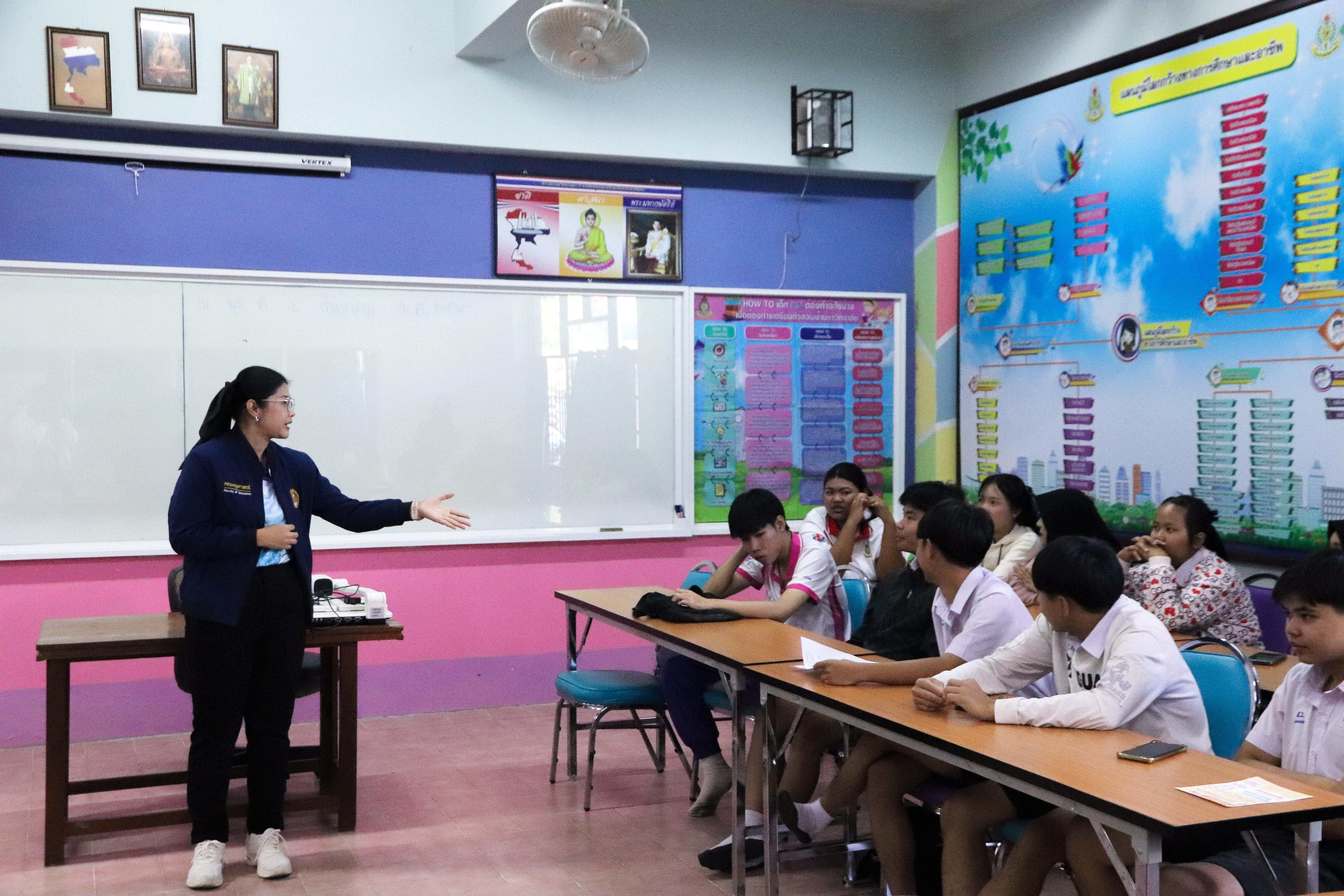 44. วันที่ 18 ธันวาคม 2567 โปรแกรมวิทยาศาสตร์ทั่วไป โปรแกรมคอมพิวเตอร์ โปรแกรมภาษาจีน ออกแนะแนวการศึกษาต่อ ณ โรงเรียนสรรพวิทยาคม อำเภอแม่สอด จังหวัดตาก และโรงเรียนป่าไม้อุทิศ 4 อำเภอพบพระ จังหวัดตาก