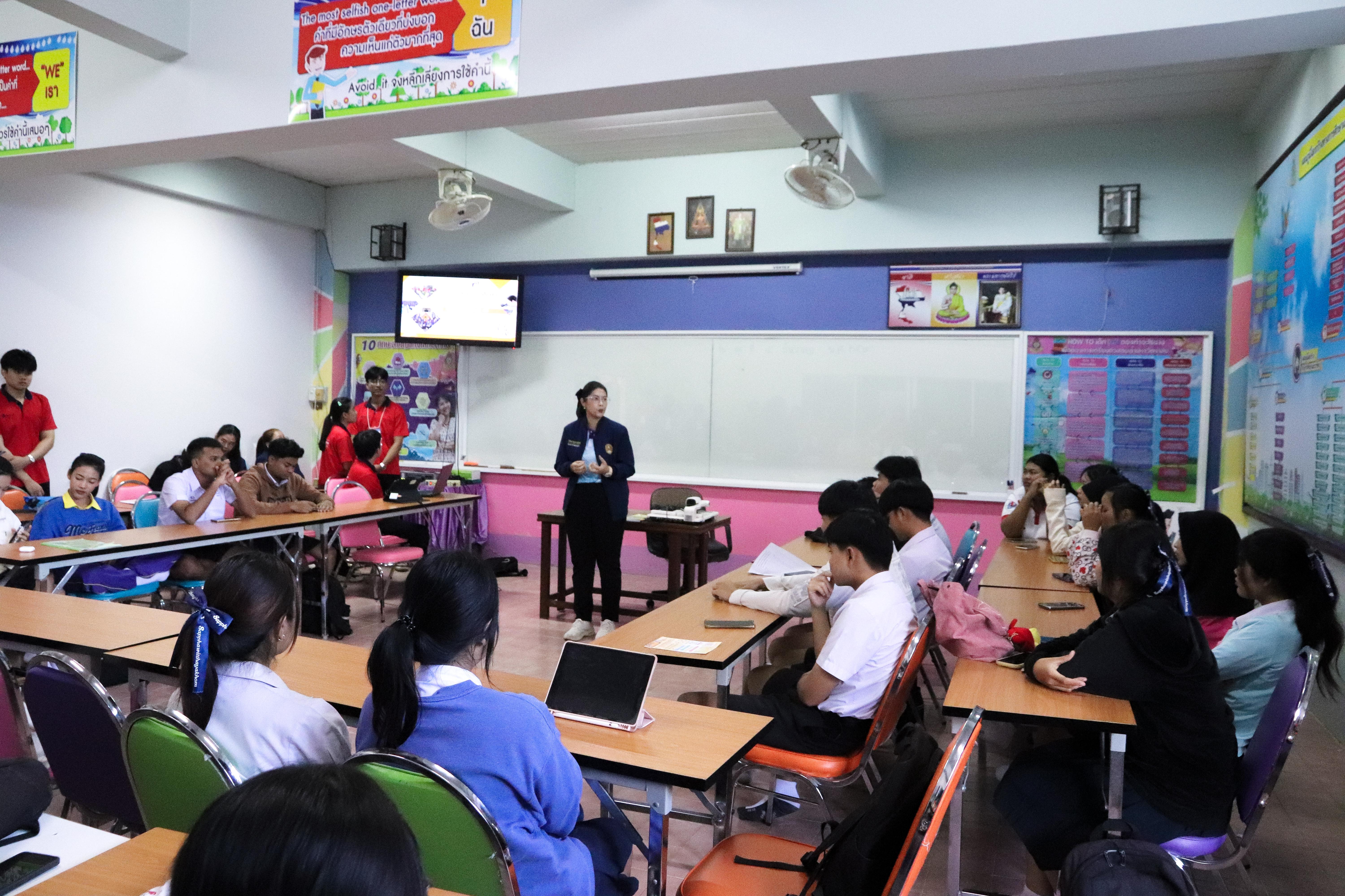45. วันที่ 18 ธันวาคม 2567 โปรแกรมวิทยาศาสตร์ทั่วไป โปรแกรมคอมพิวเตอร์ โปรแกรมภาษาจีน ออกแนะแนวการศึกษาต่อ ณ โรงเรียนสรรพวิทยาคม อำเภอแม่สอด จังหวัดตาก และโรงเรียนป่าไม้อุทิศ 4 อำเภอพบพระ จังหวัดตาก
