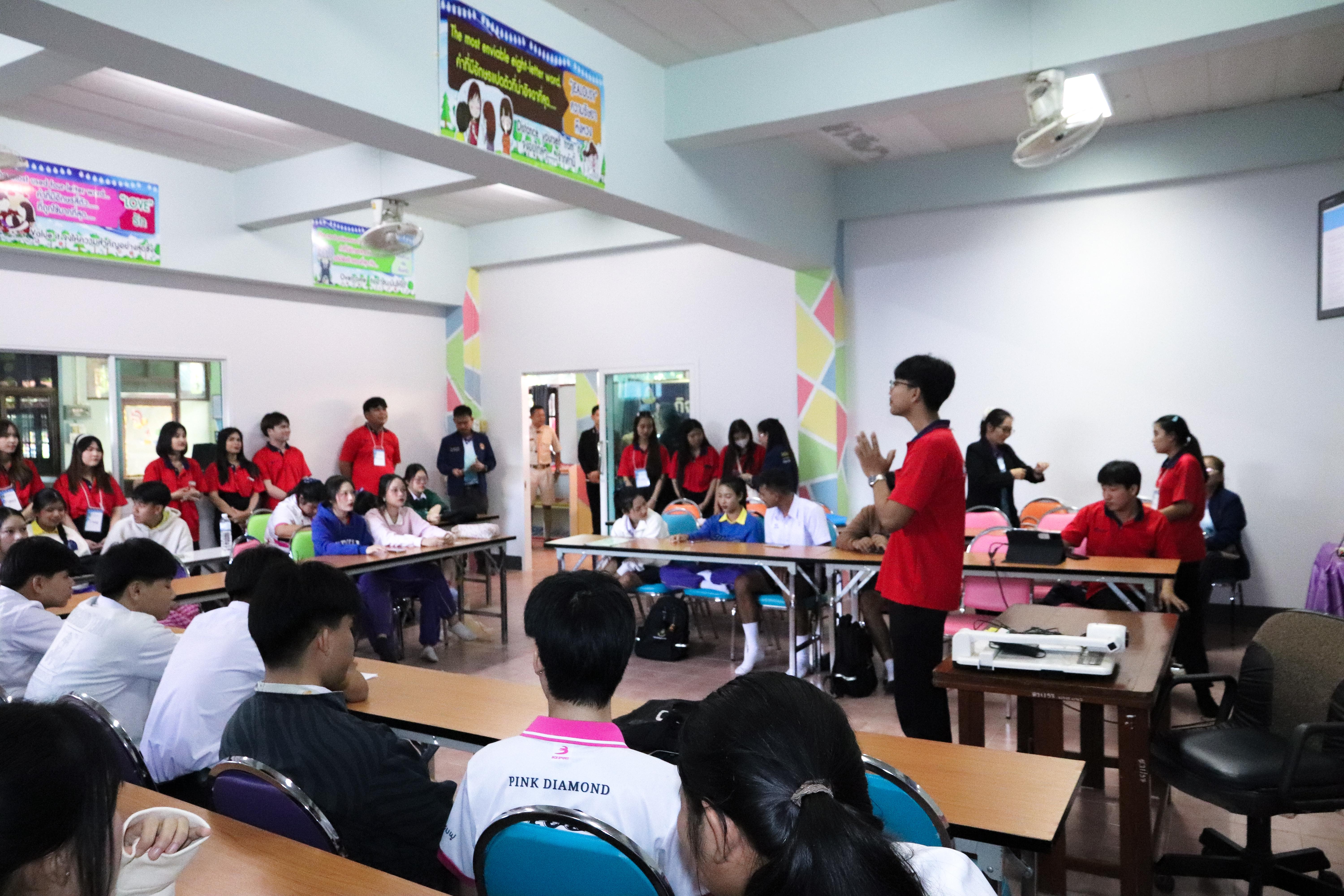 53. วันที่ 18 ธันวาคม 2567 โปรแกรมวิทยาศาสตร์ทั่วไป โปรแกรมคอมพิวเตอร์ โปรแกรมภาษาจีน ออกแนะแนวการศึกษาต่อ ณ โรงเรียนสรรพวิทยาคม อำเภอแม่สอด จังหวัดตาก และโรงเรียนป่าไม้อุทิศ 4 อำเภอพบพระ จังหวัดตาก
