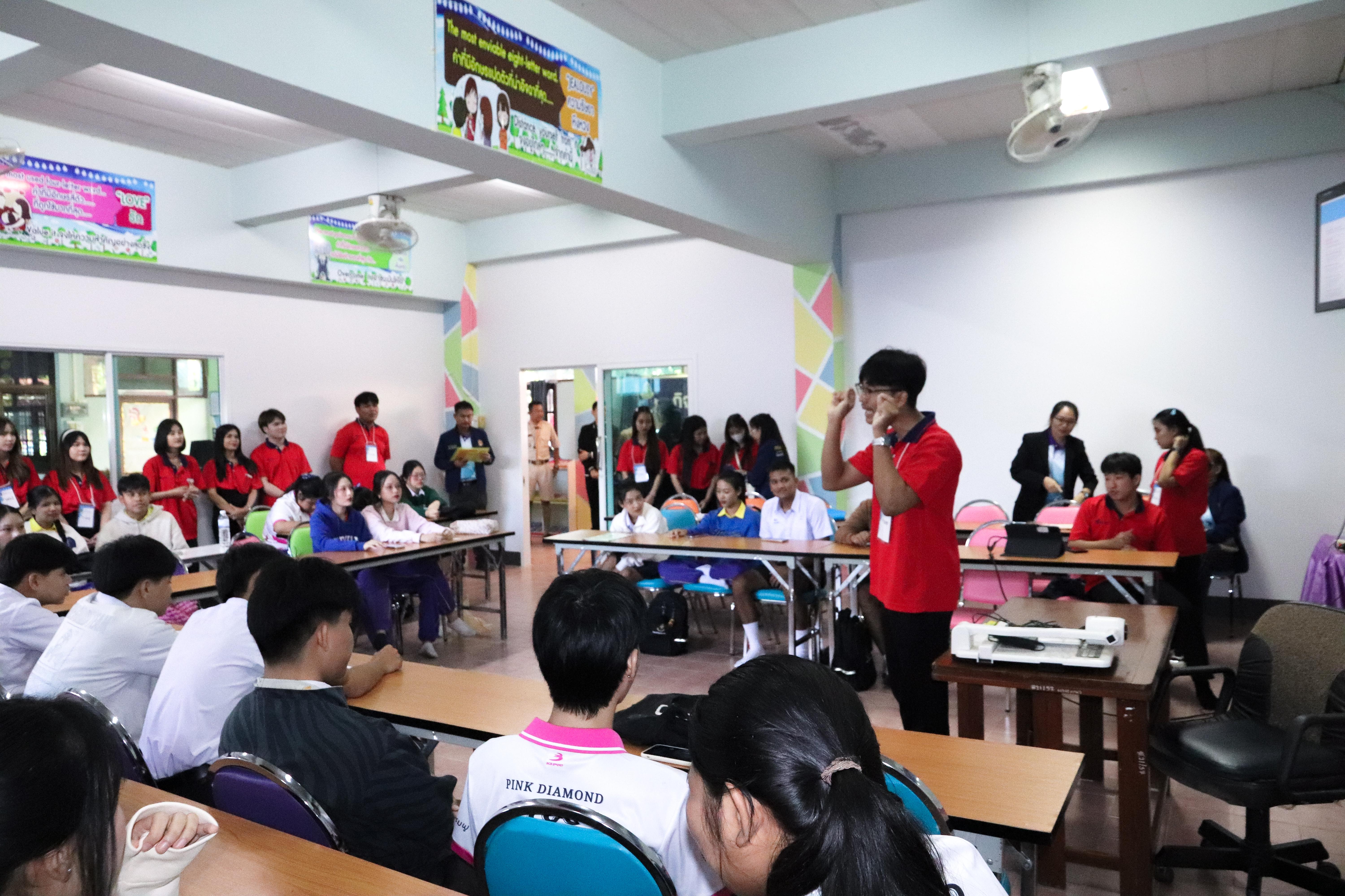 54. วันที่ 18 ธันวาคม 2567 โปรแกรมวิทยาศาสตร์ทั่วไป โปรแกรมคอมพิวเตอร์ โปรแกรมภาษาจีน ออกแนะแนวการศึกษาต่อ ณ โรงเรียนสรรพวิทยาคม อำเภอแม่สอด จังหวัดตาก และโรงเรียนป่าไม้อุทิศ 4 อำเภอพบพระ จังหวัดตาก