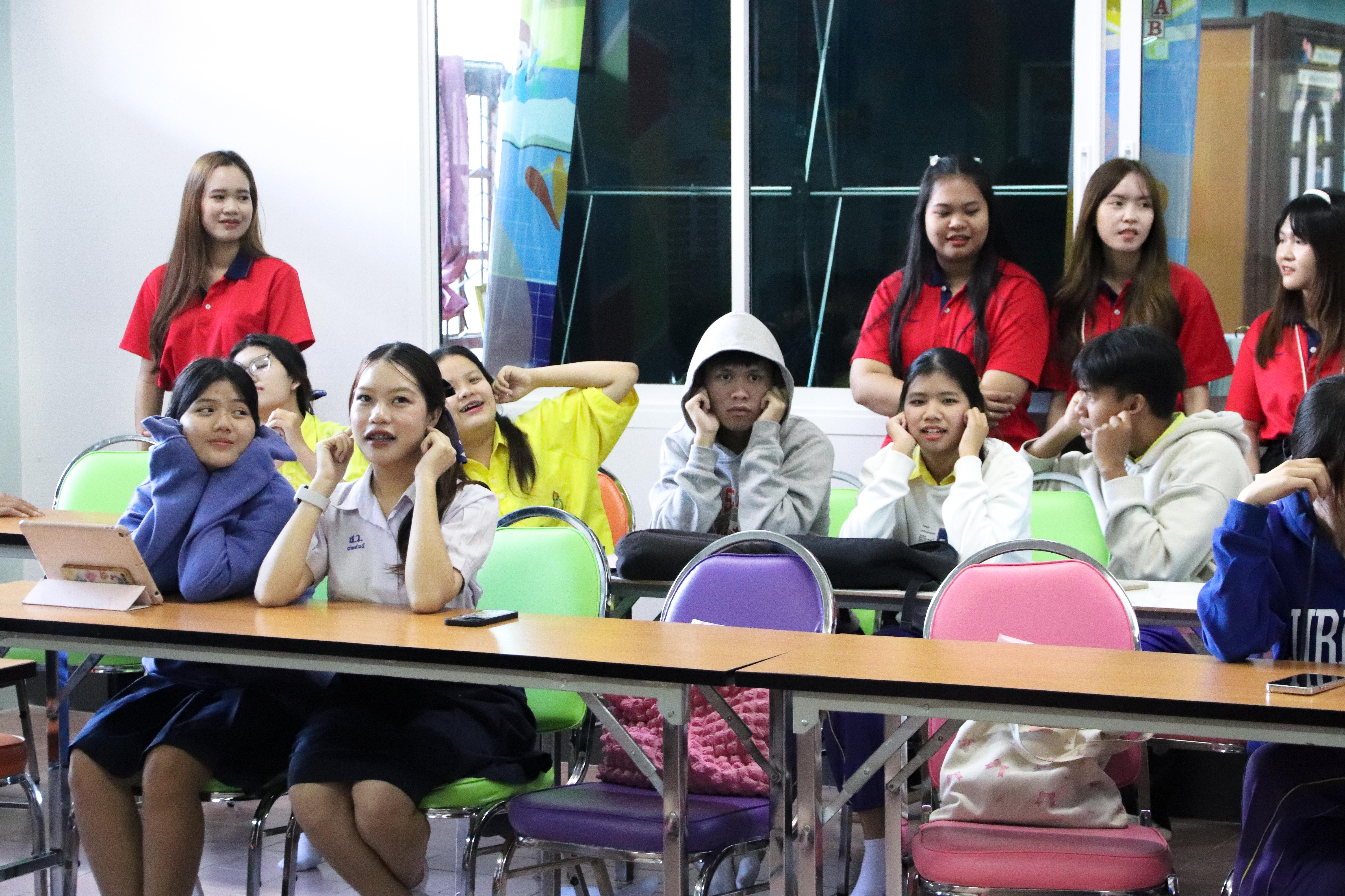 60. วันที่ 18 ธันวาคม 2567 โปรแกรมวิทยาศาสตร์ทั่วไป โปรแกรมคอมพิวเตอร์ โปรแกรมภาษาจีน ออกแนะแนวการศึกษาต่อ ณ โรงเรียนสรรพวิทยาคม อำเภอแม่สอด จังหวัดตาก และโรงเรียนป่าไม้อุทิศ 4 อำเภอพบพระ จังหวัดตาก