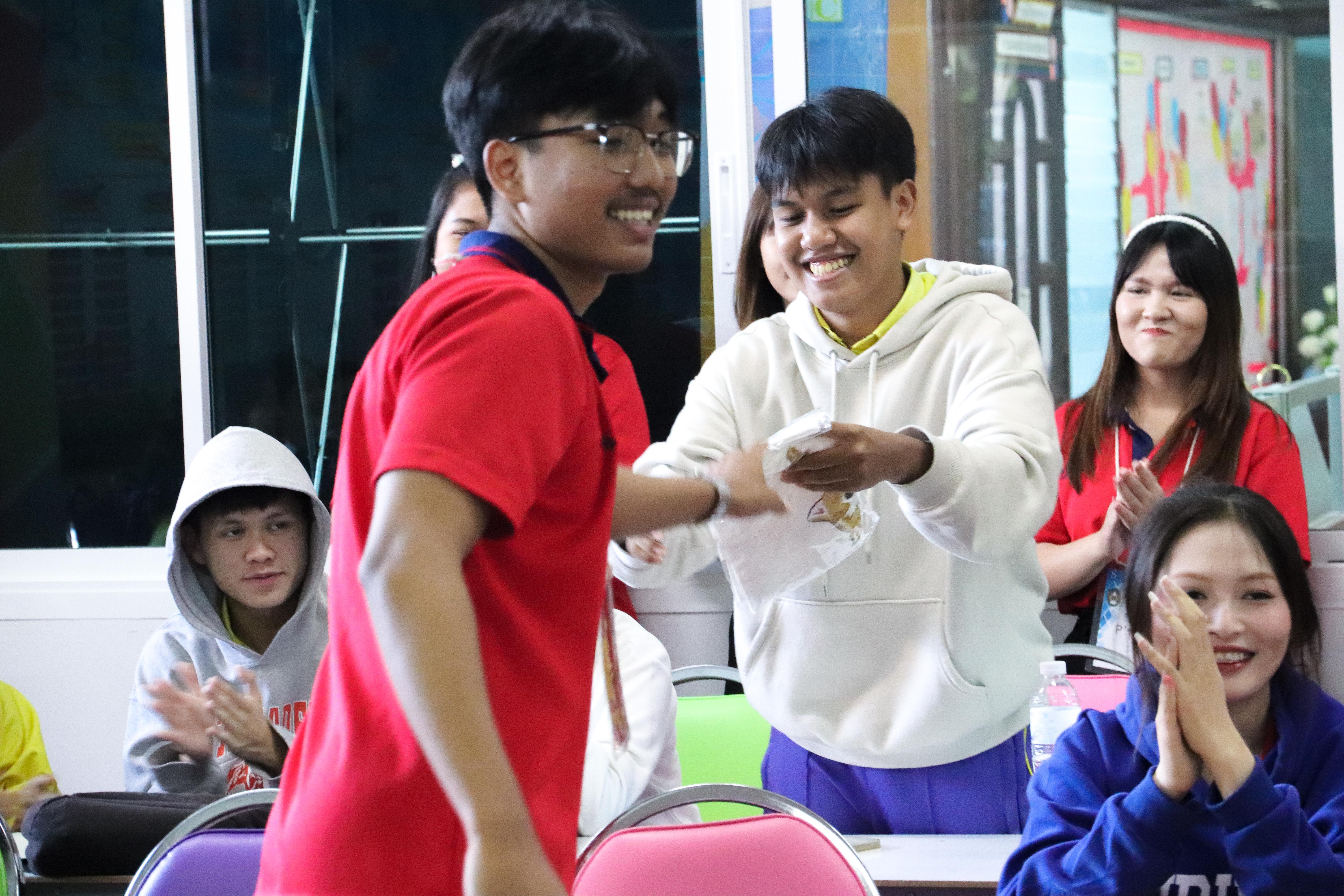 62. วันที่ 18 ธันวาคม 2567 โปรแกรมวิทยาศาสตร์ทั่วไป โปรแกรมคอมพิวเตอร์ โปรแกรมภาษาจีน ออกแนะแนวการศึกษาต่อ ณ โรงเรียนสรรพวิทยาคม อำเภอแม่สอด จังหวัดตาก และโรงเรียนป่าไม้อุทิศ 4 อำเภอพบพระ จังหวัดตาก