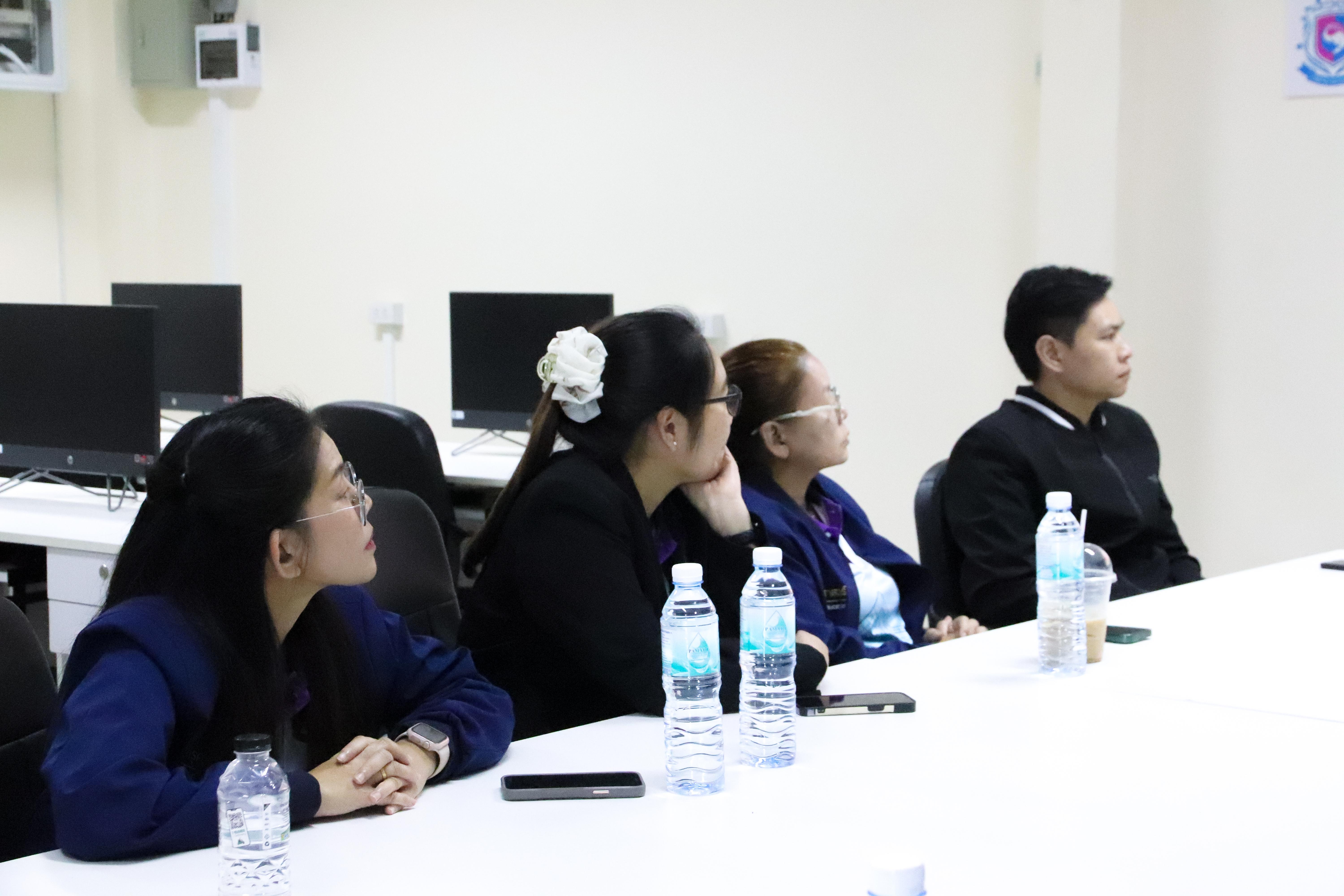 81. วันที่ 18 ธันวาคม 2567 โปรแกรมวิทยาศาสตร์ทั่วไป โปรแกรมคอมพิวเตอร์ โปรแกรมภาษาจีน ออกแนะแนวการศึกษาต่อ ณ โรงเรียนสรรพวิทยาคม อำเภอแม่สอด จังหวัดตาก และโรงเรียนป่าไม้อุทิศ 4 อำเภอพบพระ จังหวัดตาก