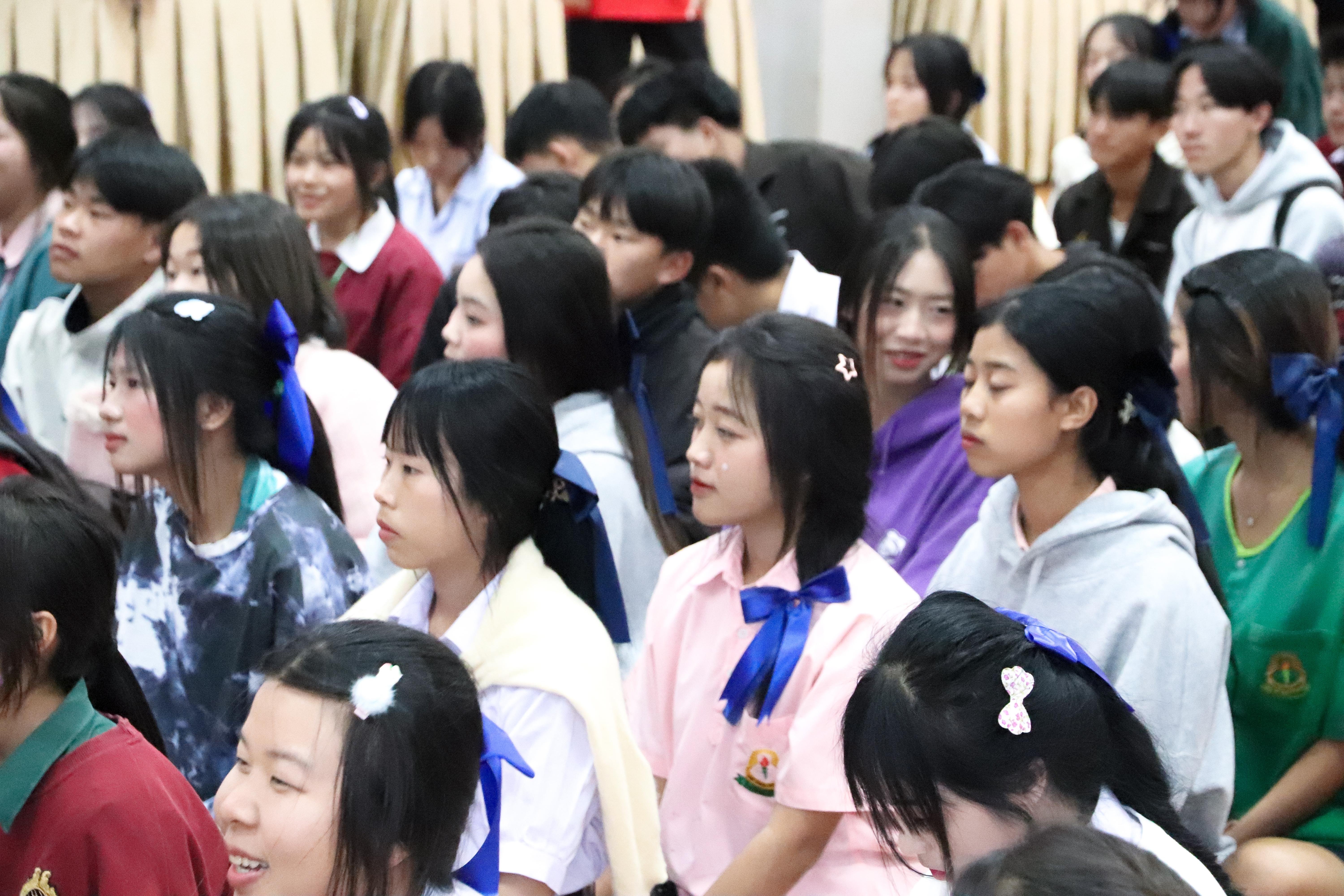 109. วันที่ 18 ธันวาคม 2567 โปรแกรมวิทยาศาสตร์ทั่วไป โปรแกรมคอมพิวเตอร์ โปรแกรมภาษาจีน ออกแนะแนวการศึกษาต่อ ณ โรงเรียนสรรพวิทยาคม อำเภอแม่สอด จังหวัดตาก และโรงเรียนป่าไม้อุทิศ 4 อำเภอพบพระ จังหวัดตาก