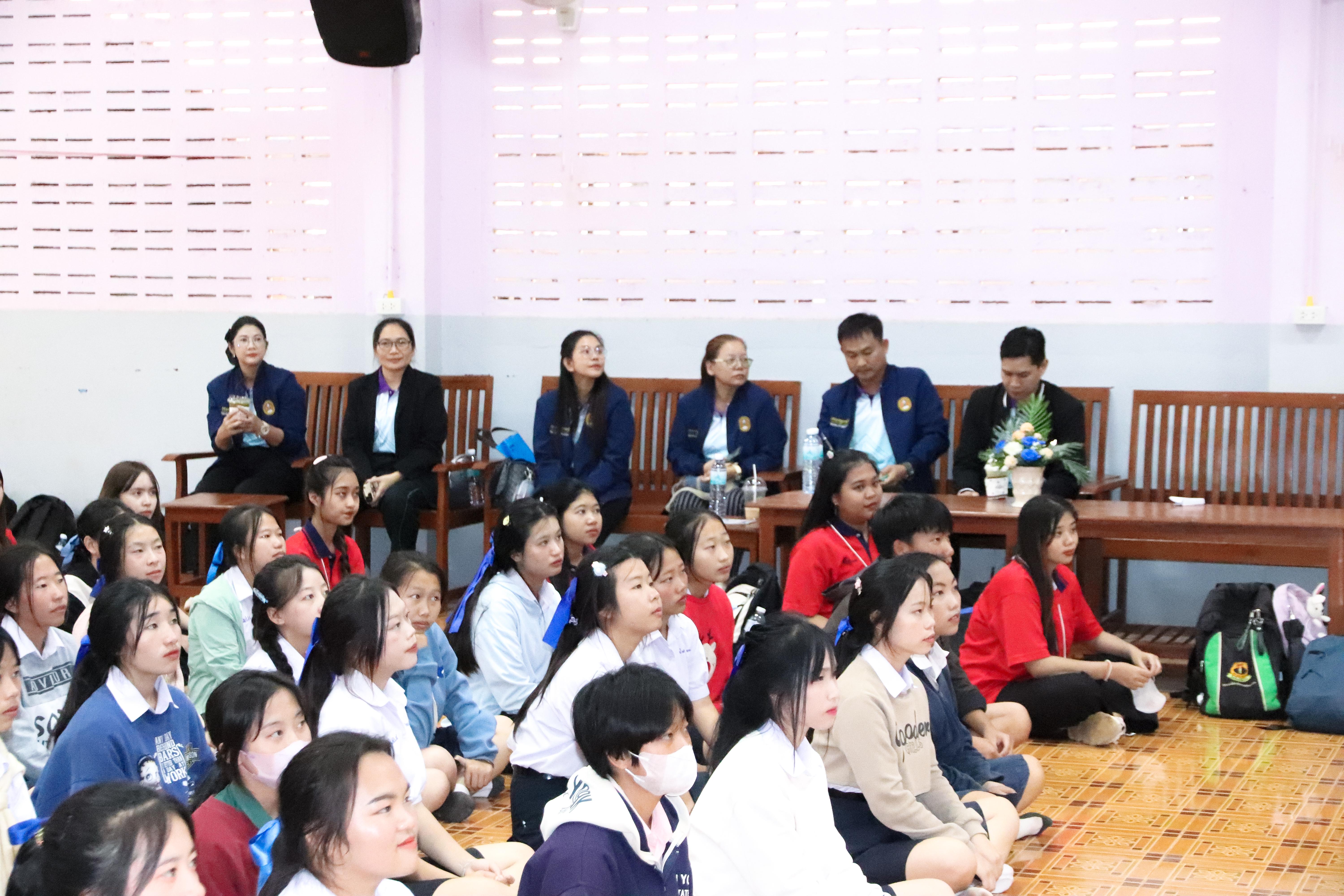 141. วันที่ 18 ธันวาคม 2567 โปรแกรมวิทยาศาสตร์ทั่วไป โปรแกรมคอมพิวเตอร์ โปรแกรมภาษาจีน ออกแนะแนวการศึกษาต่อ ณ โรงเรียนสรรพวิทยาคม อำเภอแม่สอด จังหวัดตาก และโรงเรียนป่าไม้อุทิศ 4 อำเภอพบพระ จังหวัดตาก