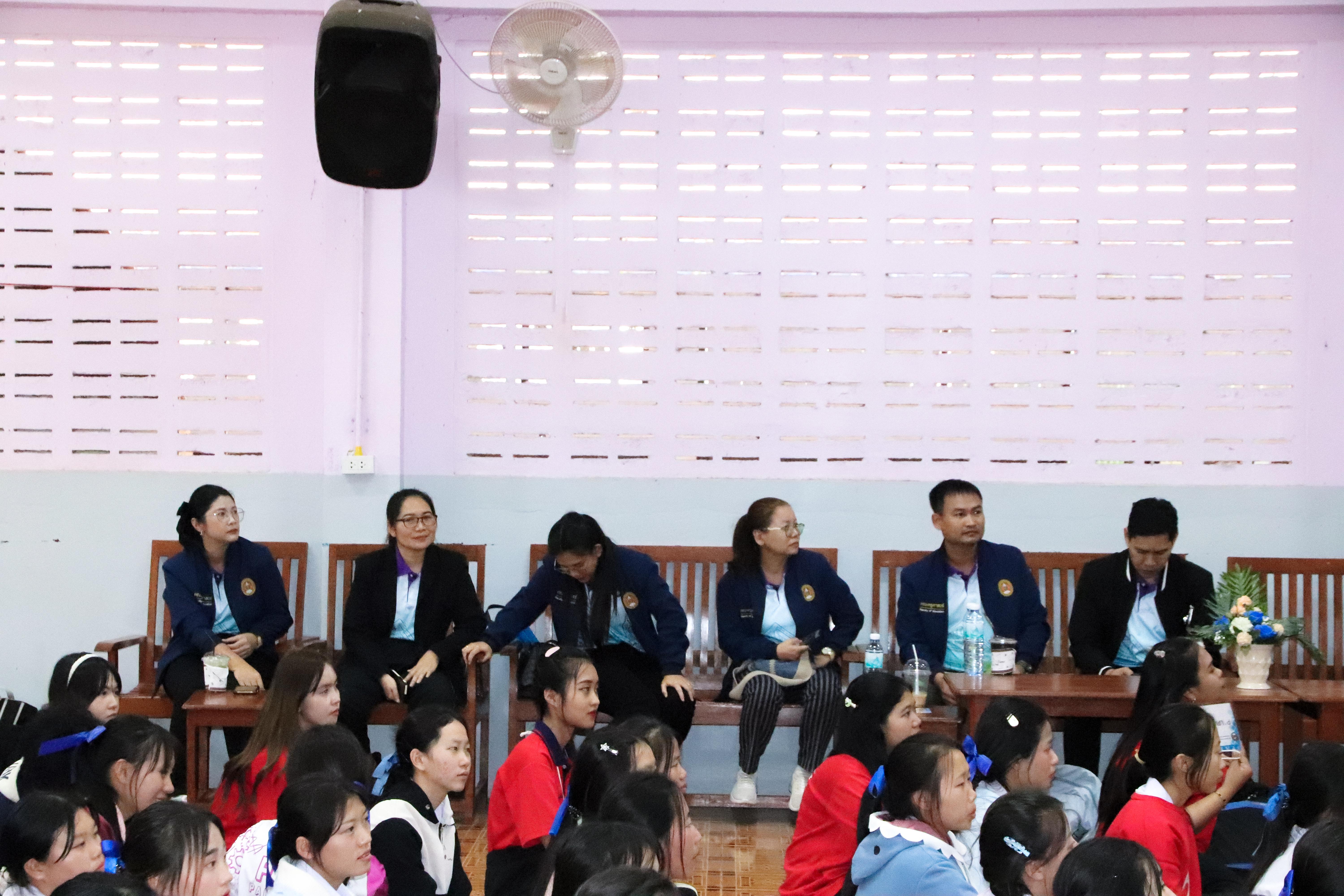 142. วันที่ 18 ธันวาคม 2567 โปรแกรมวิทยาศาสตร์ทั่วไป โปรแกรมคอมพิวเตอร์ โปรแกรมภาษาจีน ออกแนะแนวการศึกษาต่อ ณ โรงเรียนสรรพวิทยาคม อำเภอแม่สอด จังหวัดตาก และโรงเรียนป่าไม้อุทิศ 4 อำเภอพบพระ จังหวัดตาก