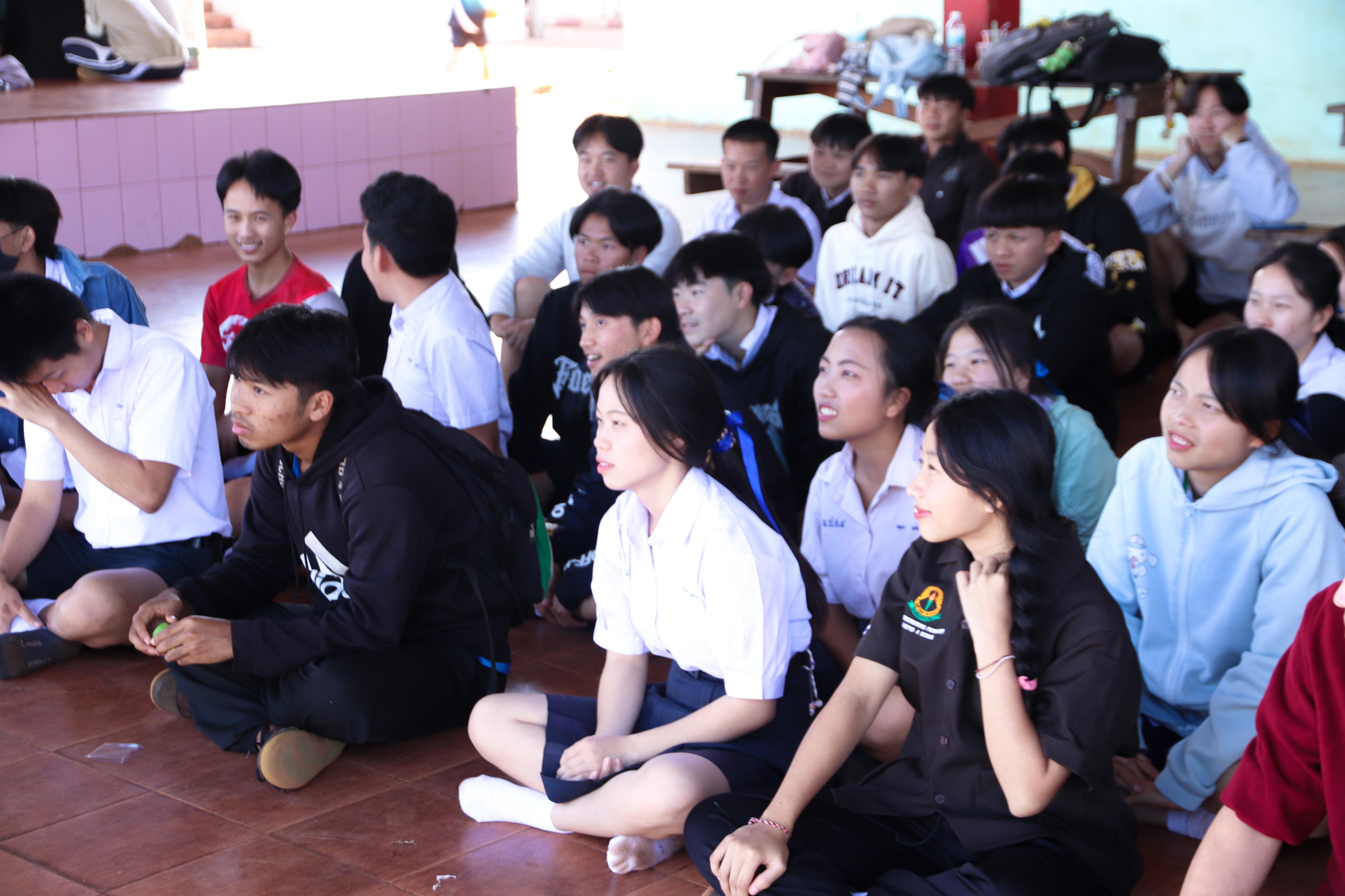183. วันที่ 18 ธันวาคม 2567 โปรแกรมวิทยาศาสตร์ทั่วไป โปรแกรมคอมพิวเตอร์ โปรแกรมภาษาจีน ออกแนะแนวการศึกษาต่อ ณ โรงเรียนสรรพวิทยาคม อำเภอแม่สอด จังหวัดตาก และโรงเรียนป่าไม้อุทิศ 4 อำเภอพบพระ จังหวัดตาก