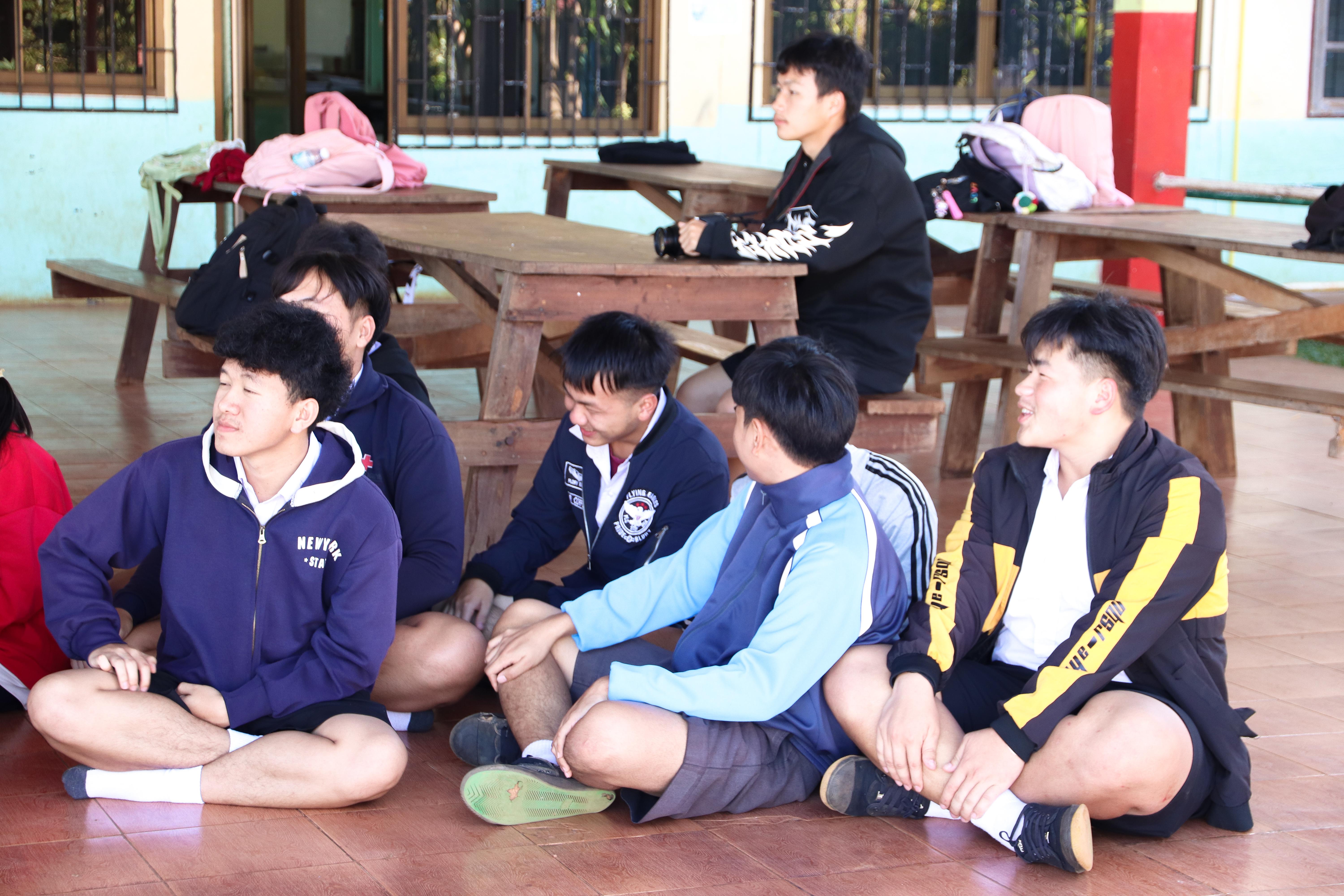 191. วันที่ 18 ธันวาคม 2567 โปรแกรมวิทยาศาสตร์ทั่วไป โปรแกรมคอมพิวเตอร์ โปรแกรมภาษาจีน ออกแนะแนวการศึกษาต่อ ณ โรงเรียนสรรพวิทยาคม อำเภอแม่สอด จังหวัดตาก และโรงเรียนป่าไม้อุทิศ 4 อำเภอพบพระ จังหวัดตาก