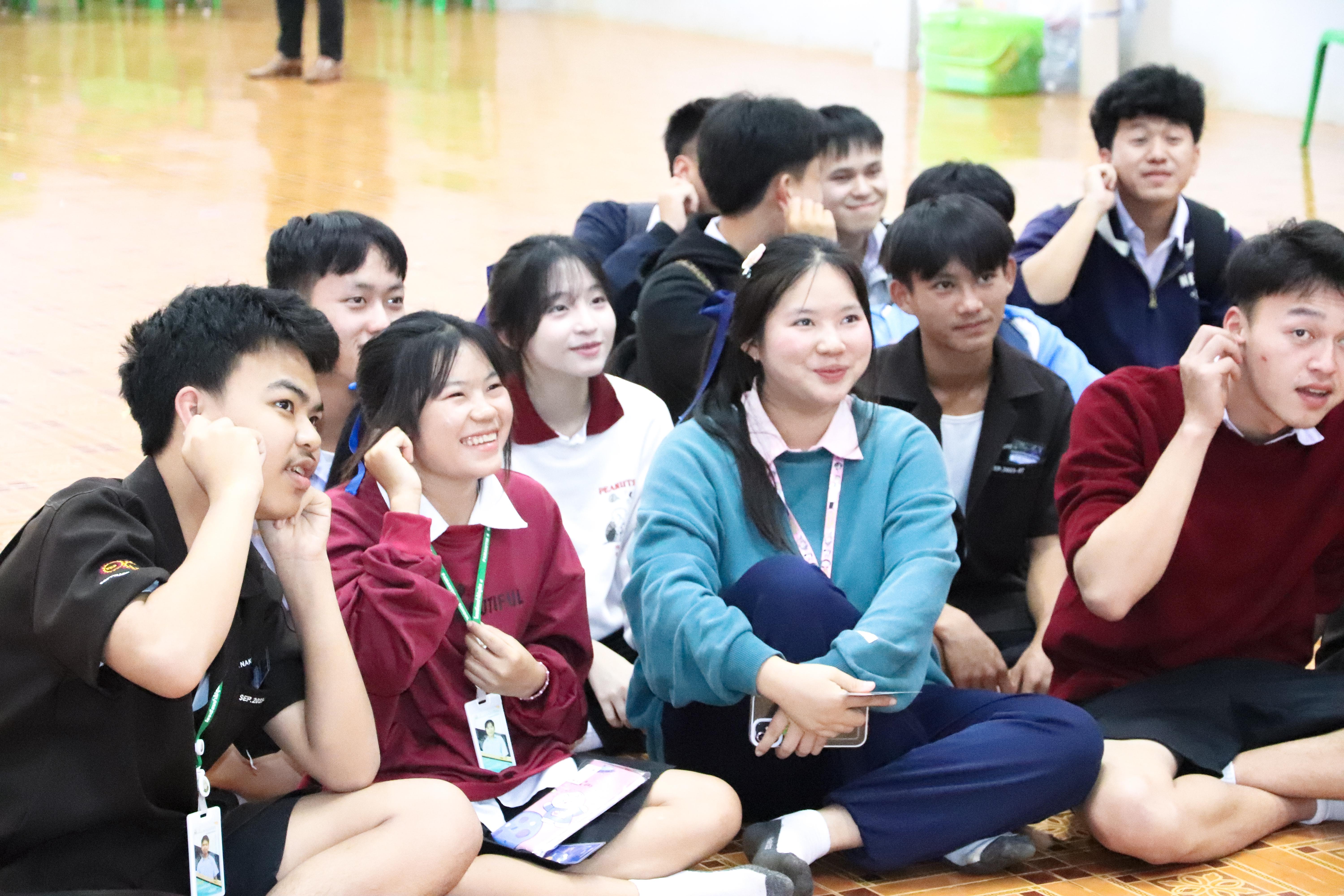 201. วันที่ 18 ธันวาคม 2567 โปรแกรมวิทยาศาสตร์ทั่วไป โปรแกรมคอมพิวเตอร์ โปรแกรมภาษาจีน ออกแนะแนวการศึกษาต่อ ณ โรงเรียนสรรพวิทยาคม อำเภอแม่สอด จังหวัดตาก และโรงเรียนป่าไม้อุทิศ 4 อำเภอพบพระ จังหวัดตาก