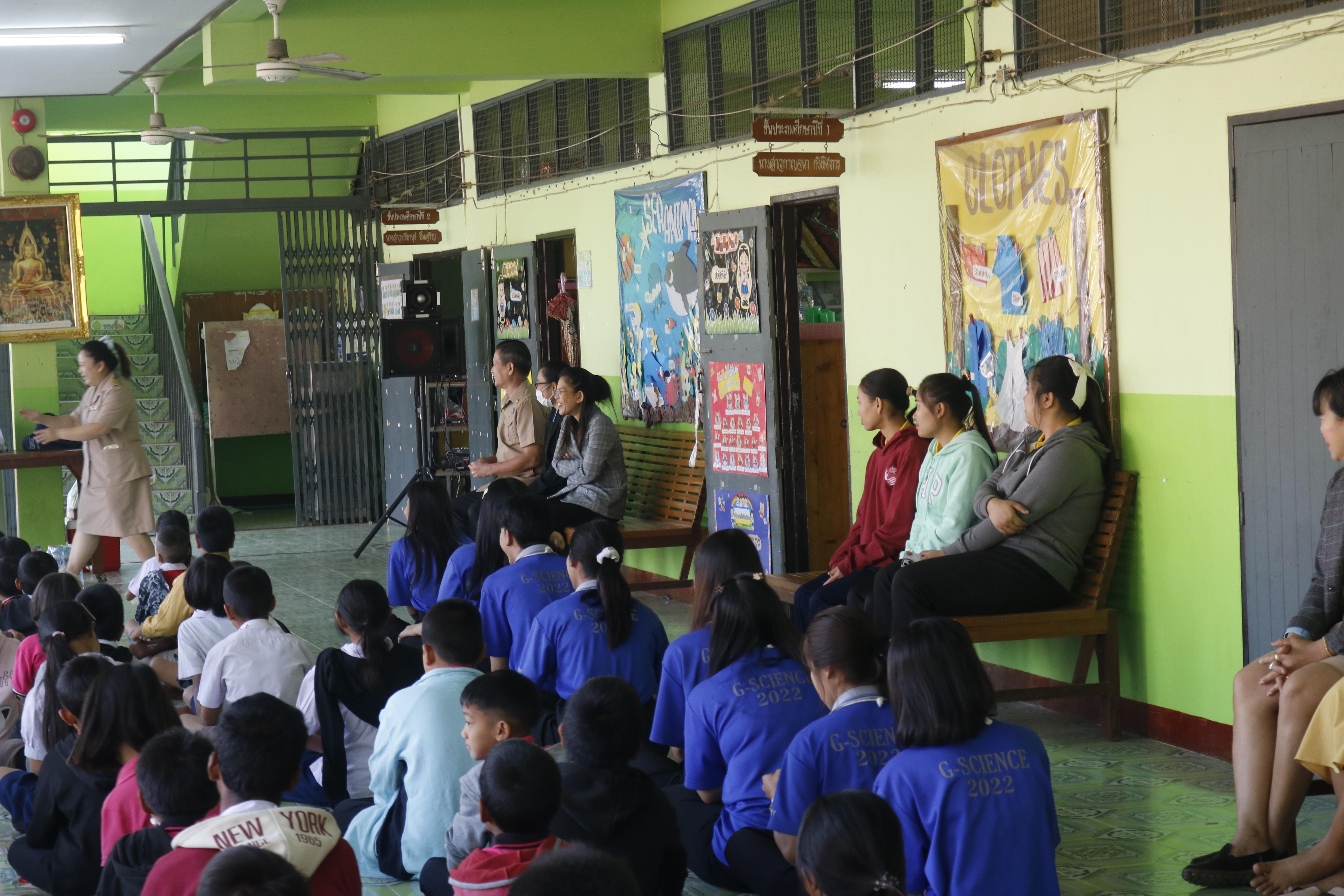 20. วันที่ 13 มกราคม 2568 ดร.ธิดารัตน์ พรหมมา และ ผศ.ดร.ปราณี เลิศแก้ว ได้นำนักศึกษาโปรแกรมวิชาวิทยาศาสตร์ทั่วไปชั้นปีที่ 3 จัดค่ายสเต็มศึกษาให้กับนักเรียน ณ โรงเรียนบ้านบ่อสามแสน ต.หนองปลิง อ.เมือง จ.กำแพงเพชร