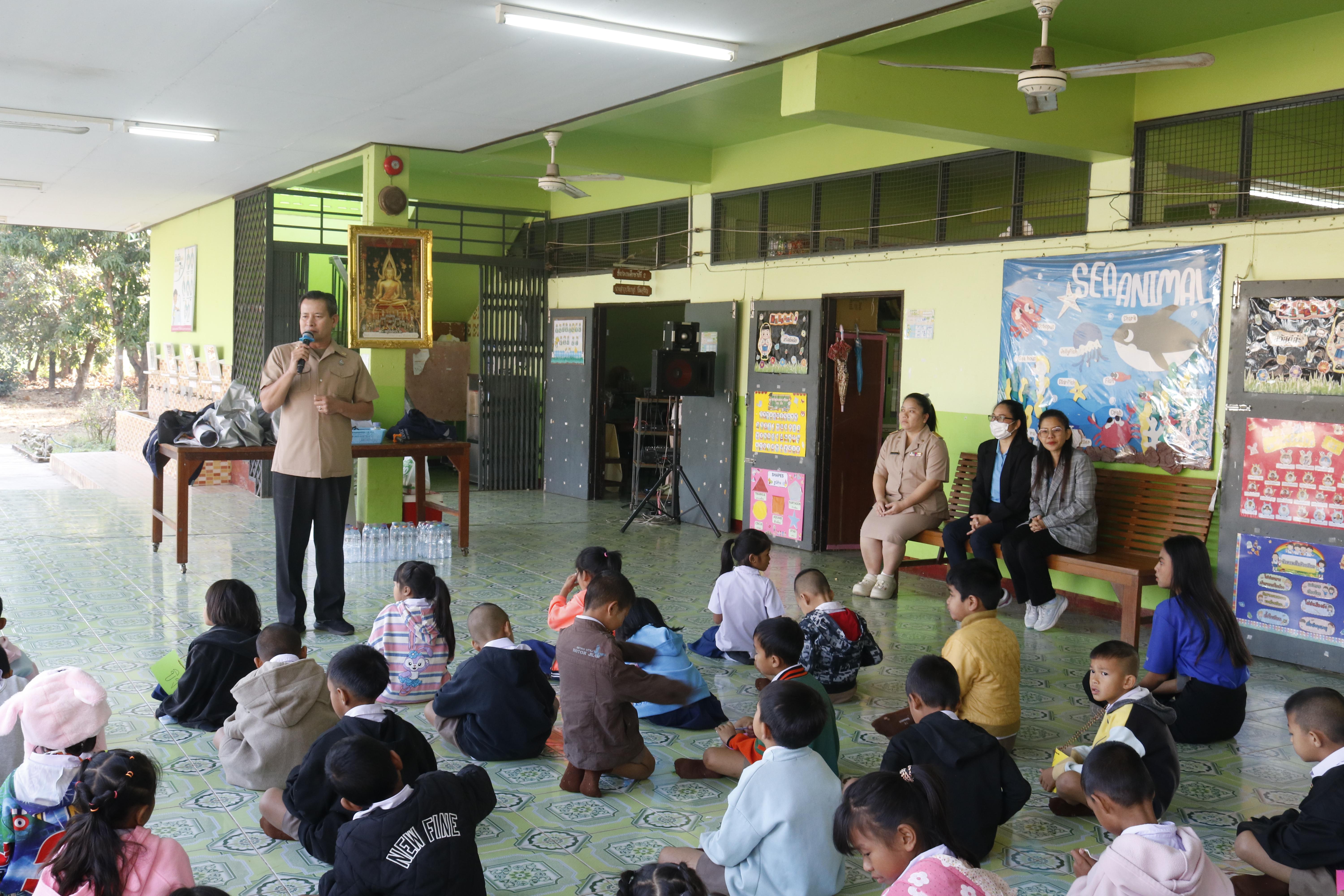24. วันที่ 13 มกราคม 2568 ดร.ธิดารัตน์ พรหมมา และ ผศ.ดร.ปราณี เลิศแก้ว ได้นำนักศึกษาโปรแกรมวิชาวิทยาศาสตร์ทั่วไปชั้นปีที่ 3 จัดค่ายสเต็มศึกษาให้กับนักเรียน ณ โรงเรียนบ้านบ่อสามแสน ต.หนองปลิง อ.เมือง จ.กำแพงเพชร