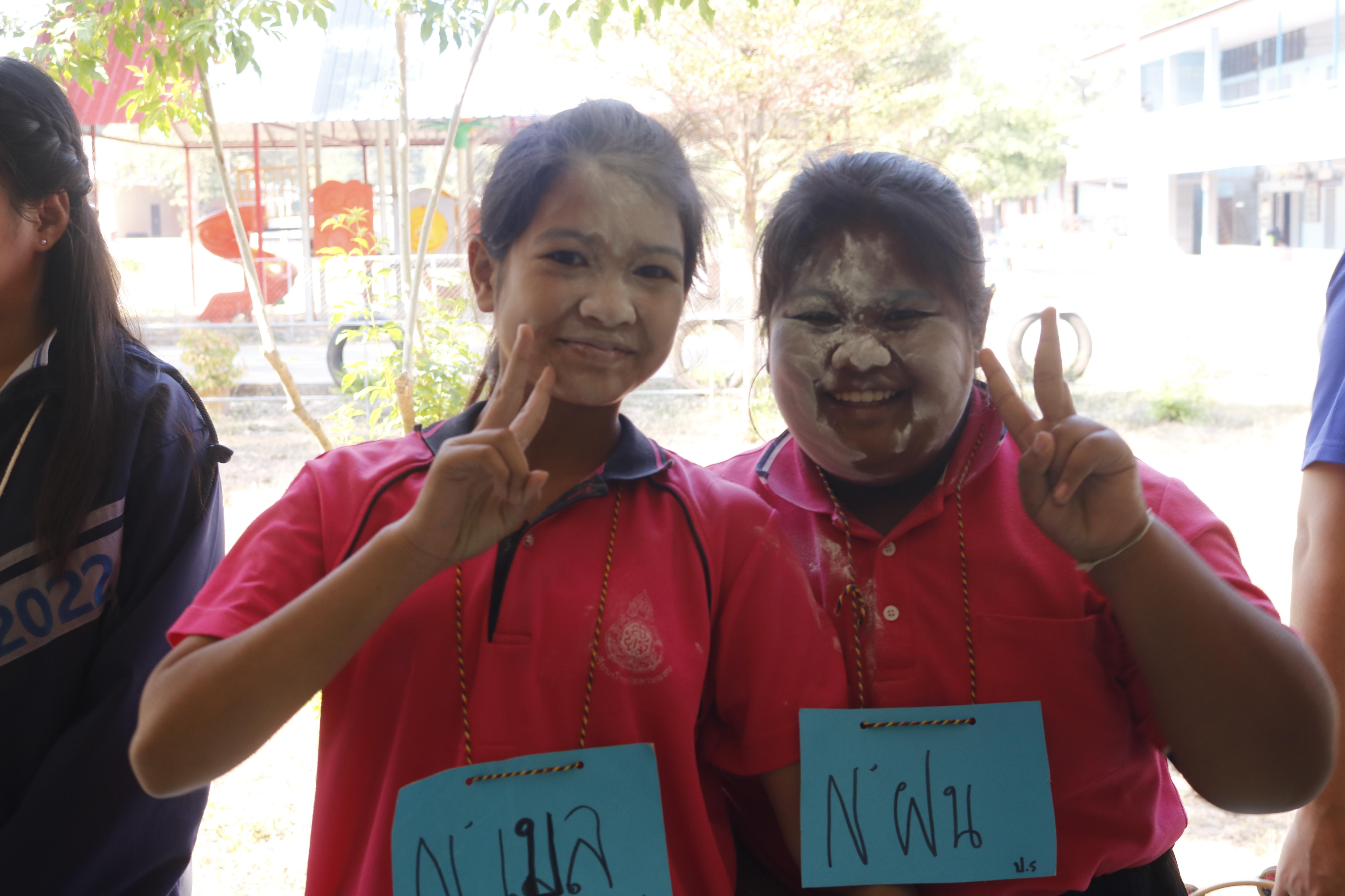 158. วันที่ 13 มกราคม 2568 ดร.ธิดารัตน์ พรหมมา และ ผศ.ดร.ปราณี เลิศแก้ว ได้นำนักศึกษาโปรแกรมวิชาวิทยาศาสตร์ทั่วไปชั้นปีที่ 3 จัดค่ายสเต็มศึกษาให้กับนักเรียน ณ โรงเรียนบ้านบ่อสามแสน ต.หนองปลิง อ.เมือง จ.กำแพงเพชร