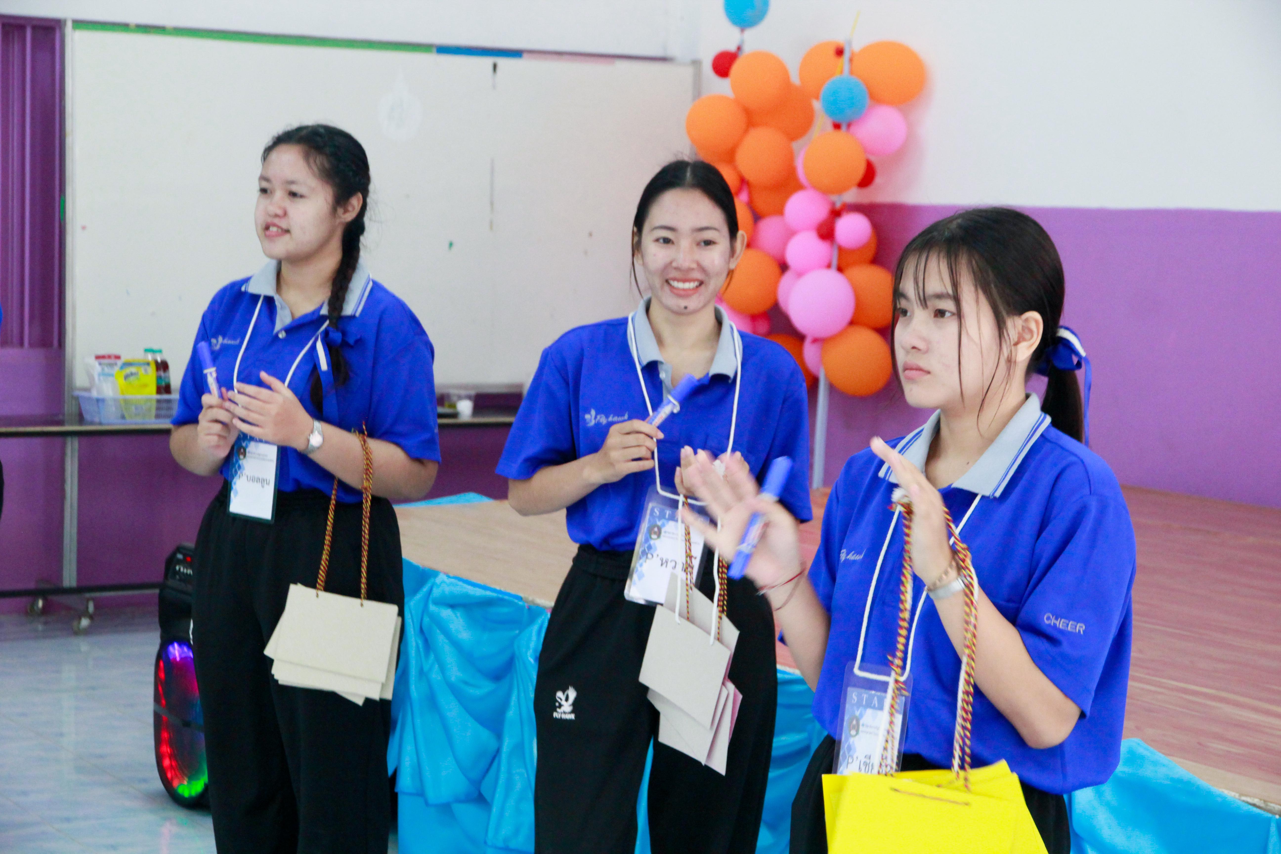 35. นที่ 24 มกราคม 2568 ดร.ธิดารัตน์ พรหมมาและผศ.ดร.ปราณี เลิศแก้ว นำนักศึกษาชั้นปีที่ 1 โปรแกรมวิชาวิทยาศาสตร์ทั่วไป คณะครุศาสตร์ จัดโครงการค่ายวิทยาศาสตร์ ณ โรงเรียนบ้านน้ำโท้ง ต.ท่าขุนราม อ.เมือง จ.กำแพงเพชร