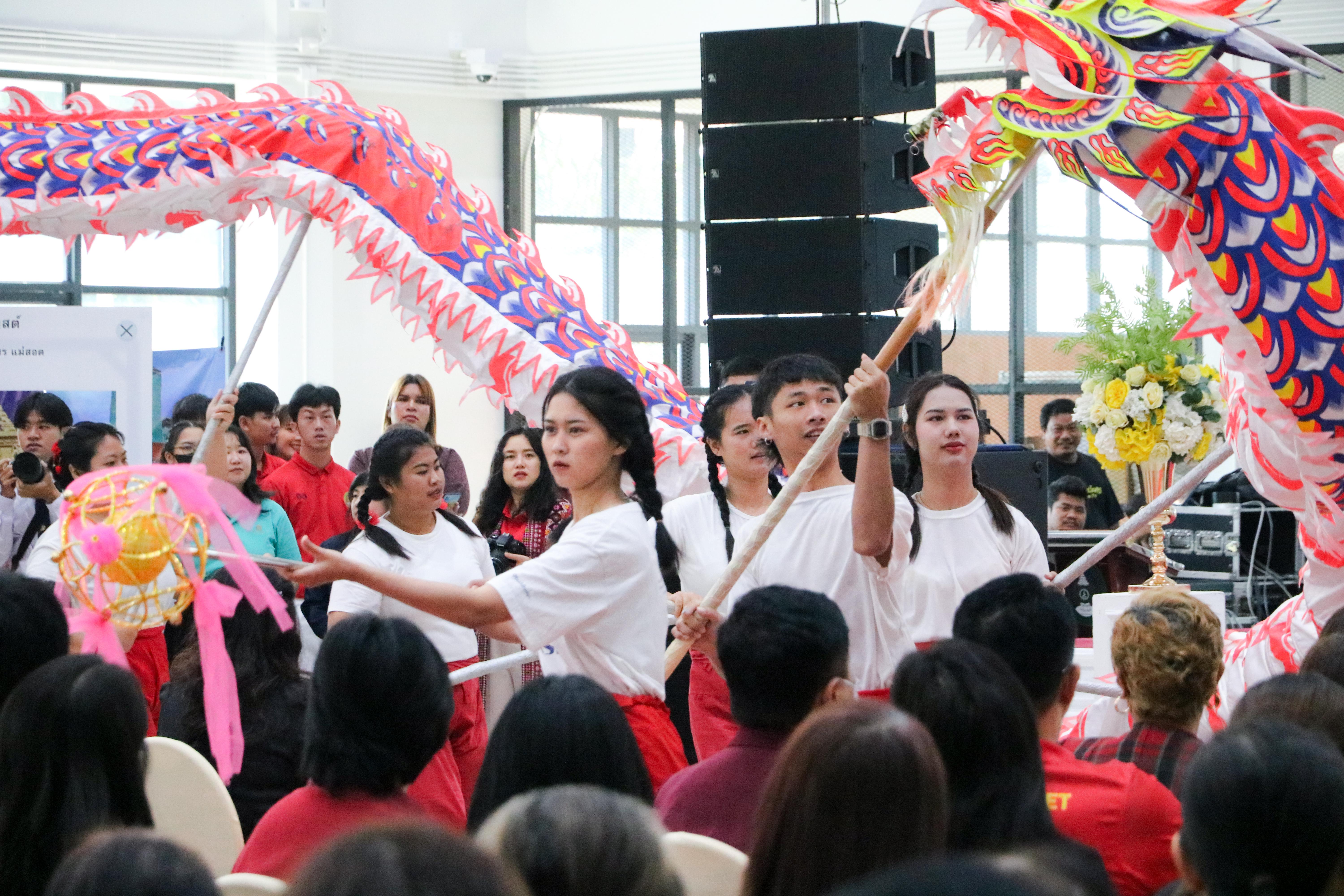 14. วันที่ 29 มกราคม 2568 รศ.ดร.บัณฑิต ฉัตรวิโรจน์ คณะครุศาสตร์ พร้อมด้วยคณะผู้บริหาร คณาจารย์ และตัวแทนนักศึกษา เข้าร่วมงานเปิดศูนย์การเรียนรู้ตลอดชีวิตและพัฒนามาตรฐานวิชาชีพ (LPC)