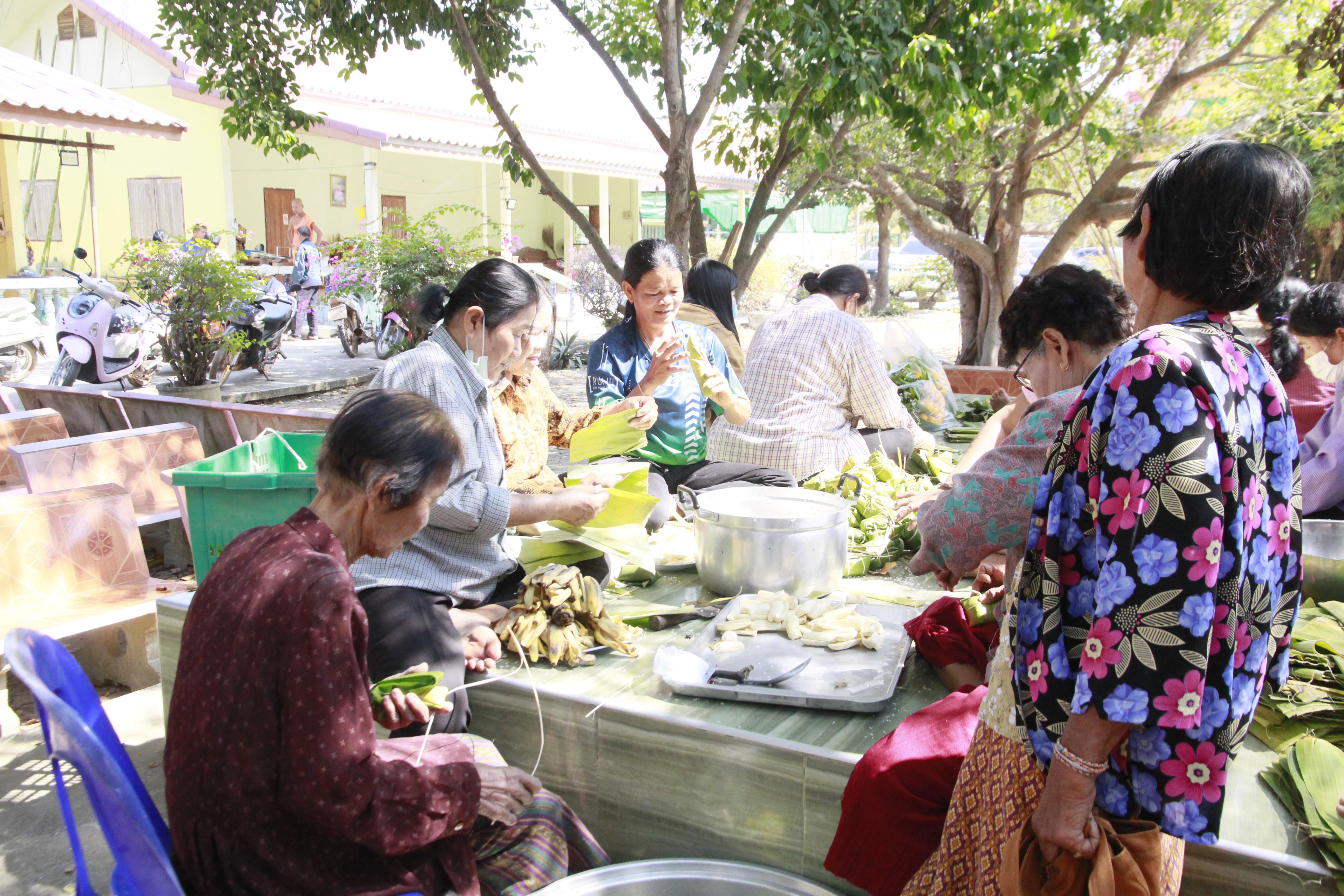 213. วันที่ 30-31 มกราคม 2568 ผศ.ดร.มณฑา หมีไพรฤกษ์ นำนักศึกษาชั้นปีที่3 เข้าร่วมงานพิธีสู่ขวัญข้าว