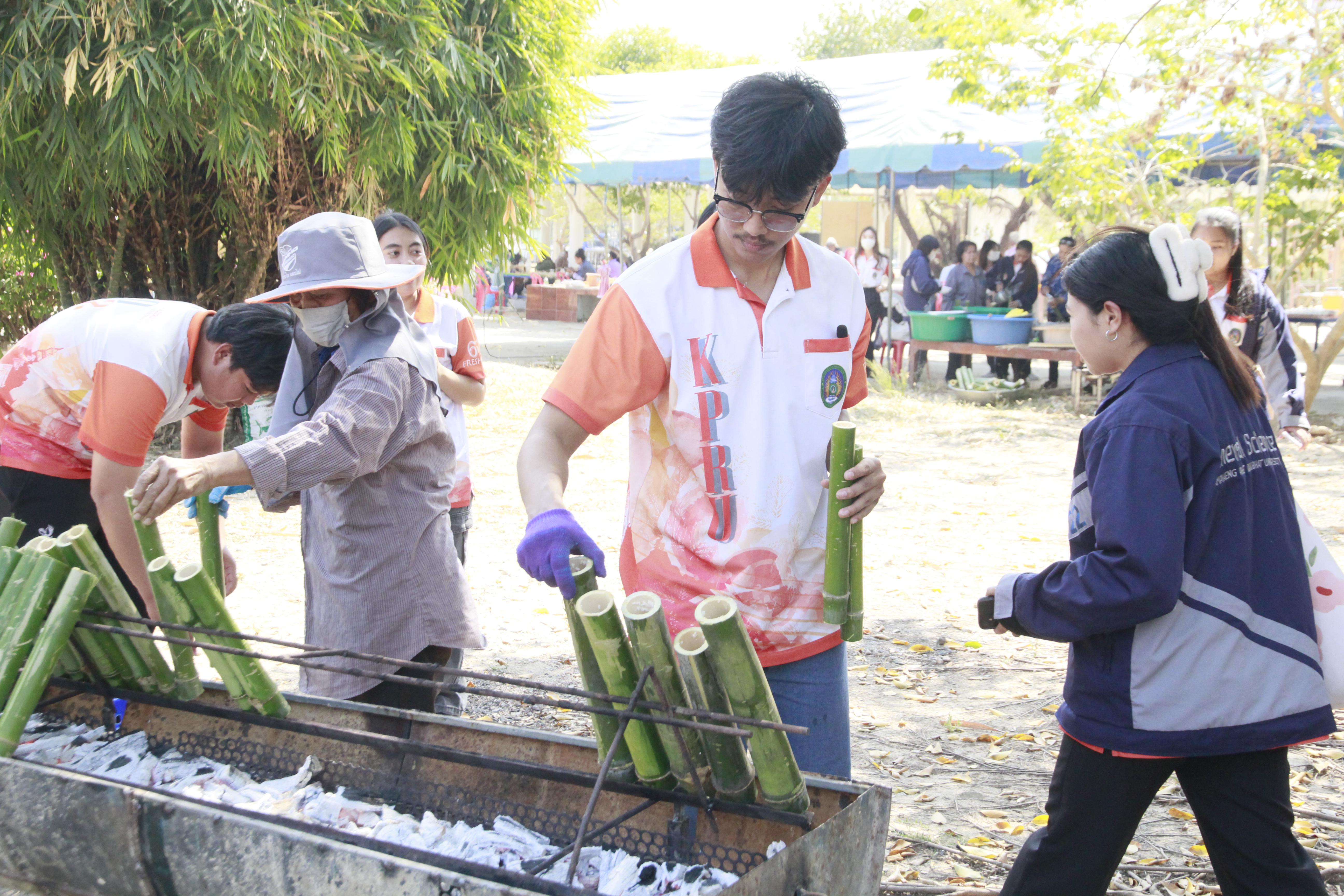 236. วันที่ 30-31 มกราคม 2568 ผศ.ดร.มณฑา หมีไพรฤกษ์ นำนักศึกษาชั้นปีที่3 เข้าร่วมงานพิธีสู่ขวัญข้าว