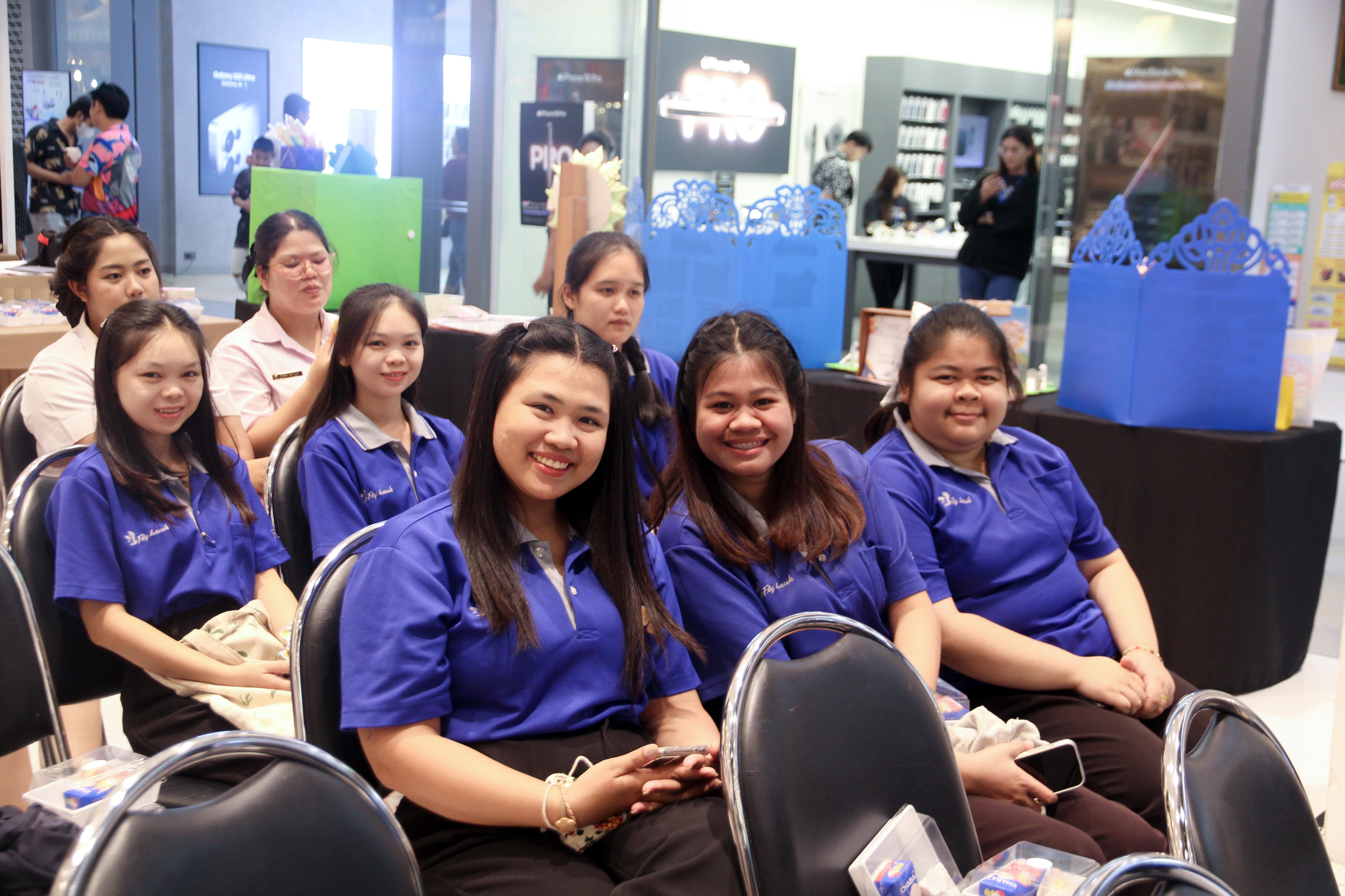 101. วันที่ 16 กุมภาพันธ์ 2568 โปรแกรมวิชาวิทยาศาสตร์ทั่วไป จัดนิทรรศการโปรแกรมวิชาวิทยาศาสตร์ ประจำปีงบ 2568 ณ ห้างสรรพสินค้าโรบินสันไลฟ์สไตล์ โดยมีรศ.ดร.บัรฑิต ฉัตรวิโรจน์ คณบดีคณะครุศาสตร์ เป็นประธานกล่าวเปิดนิทรรศการฯ