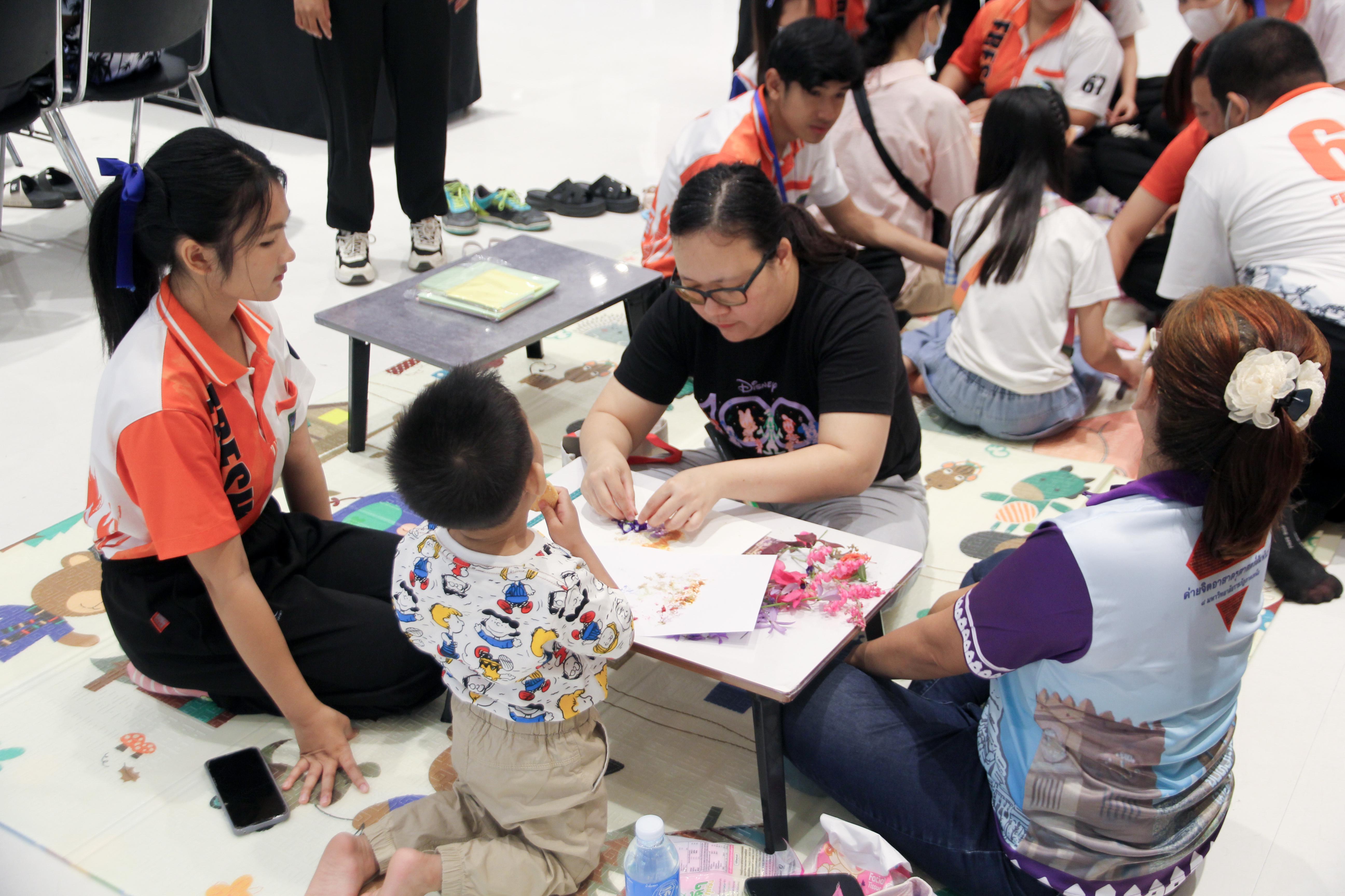 221. วันที่ 16 กุมภาพันธ์ 2568 โปรแกรมวิชาวิทยาศาสตร์ทั่วไป จัดนิทรรศการโปรแกรมวิชาวิทยาศาสตร์ ประจำปีงบ 2568 ณ ห้างสรรพสินค้าโรบินสันไลฟ์สไตล์ โดยมีรศ.ดร.บัรฑิต ฉัตรวิโรจน์ คณบดีคณะครุศาสตร์ เป็นประธานกล่าวเปิดนิทรรศการฯ