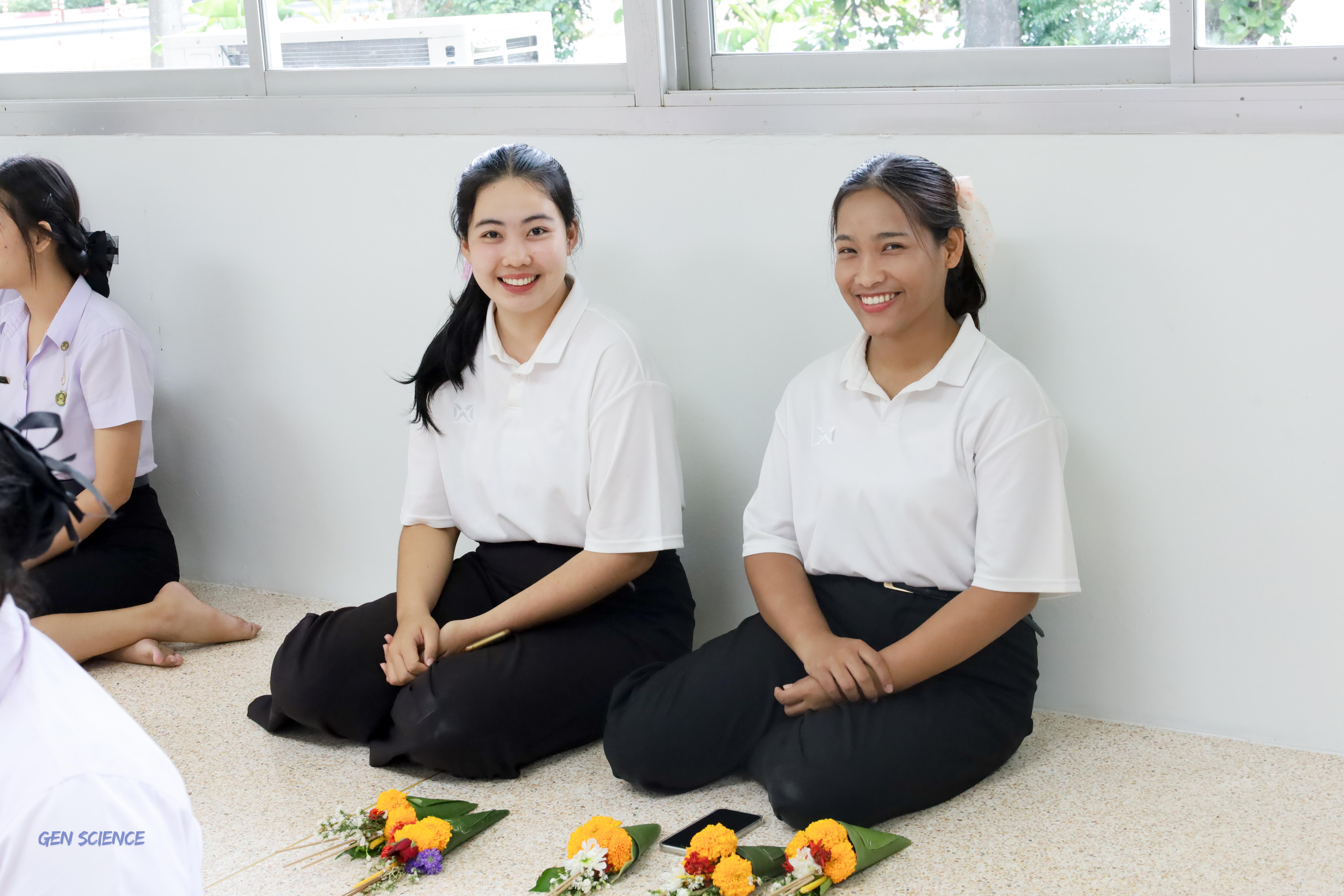 12. พิธีไหว้ครูประจำโปรแกรมวิชาวิทยาศาสตร์ทั่วไป ปีการศึกษา 2568