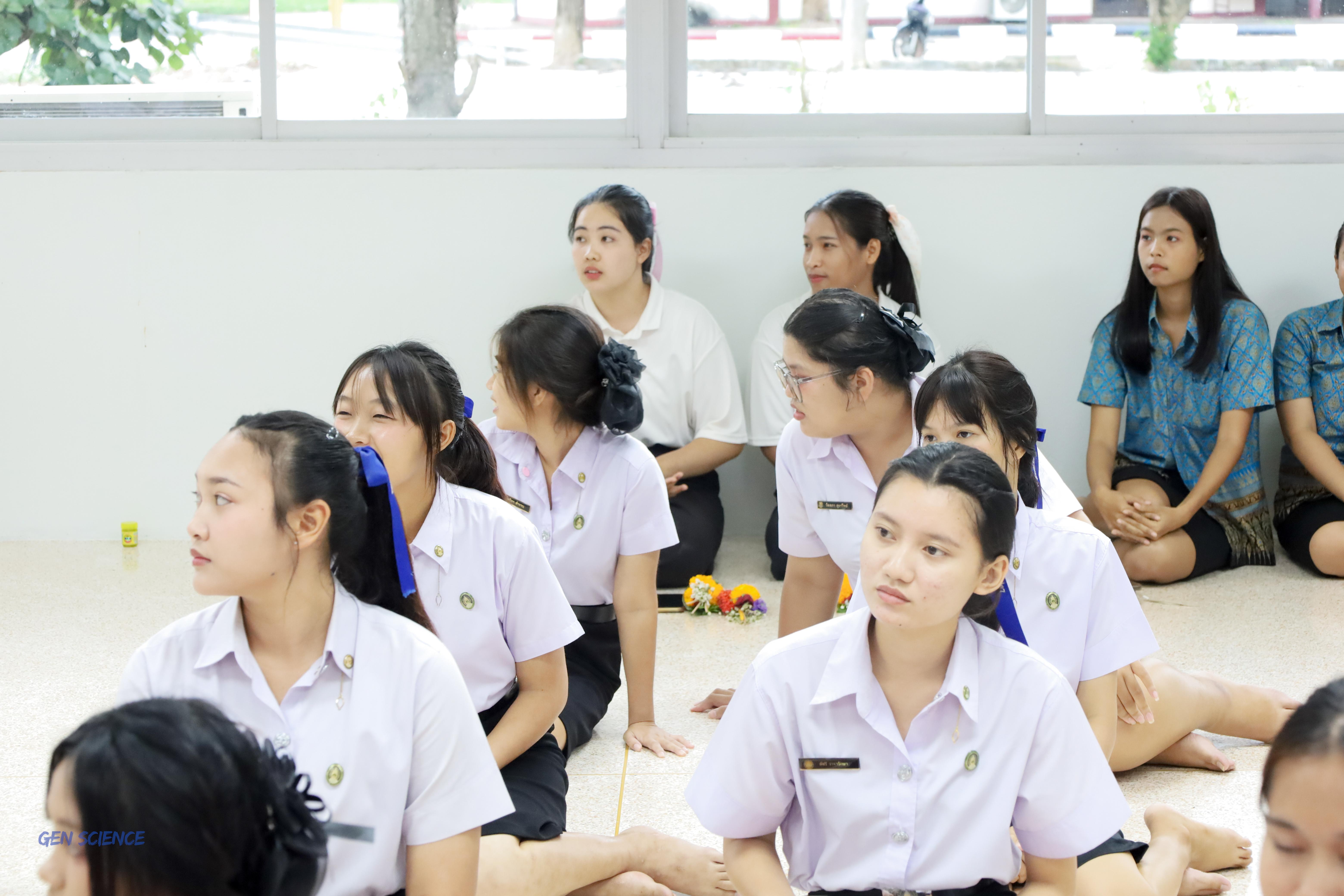 35. พิธีไหว้ครูประจำโปรแกรมวิชาวิทยาศาสตร์ทั่วไป ปีการศึกษา 2568