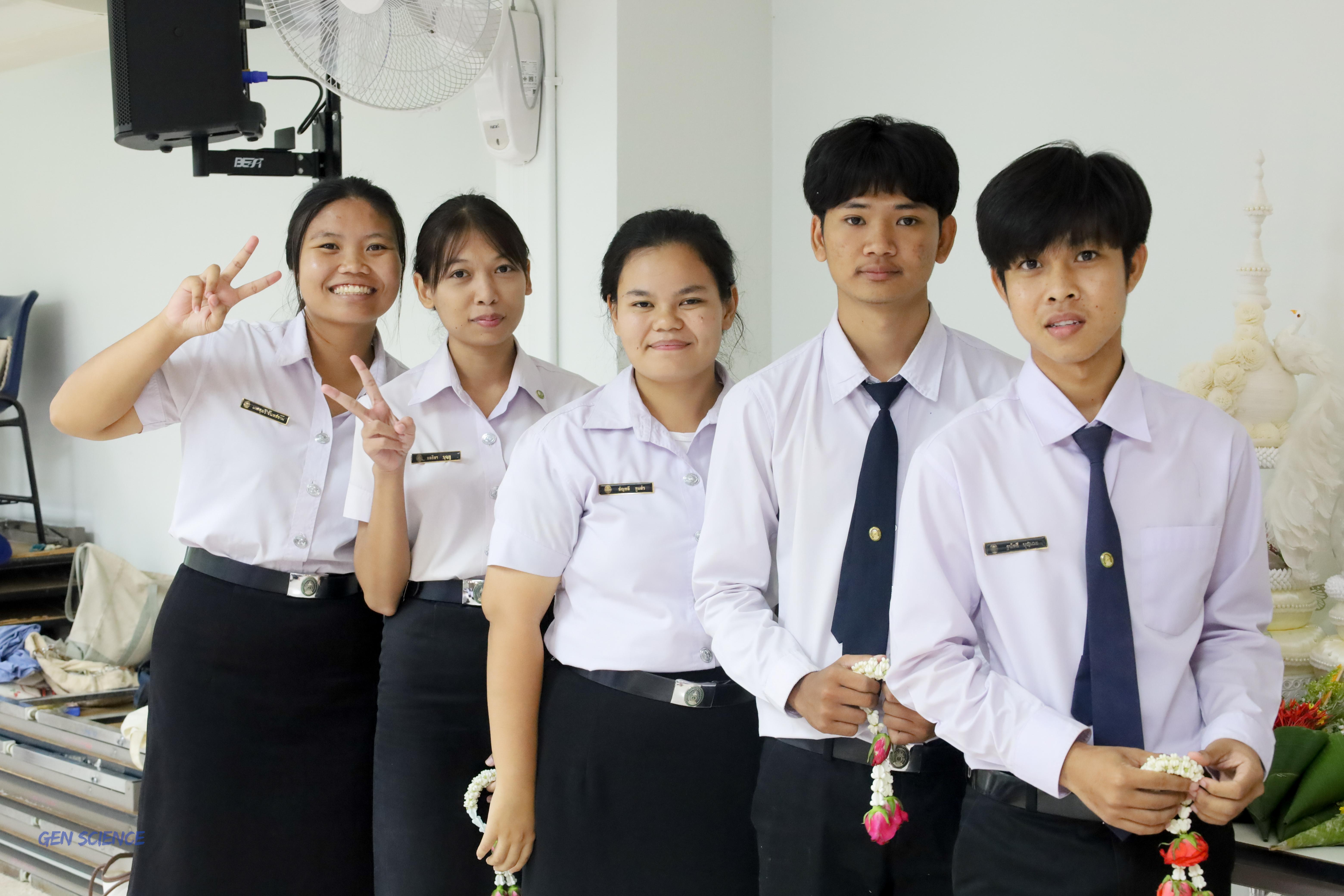104. พิธีไหว้ครูประจำโปรแกรมวิชาวิทยาศาสตร์ทั่วไป ปีการศึกษา 2568