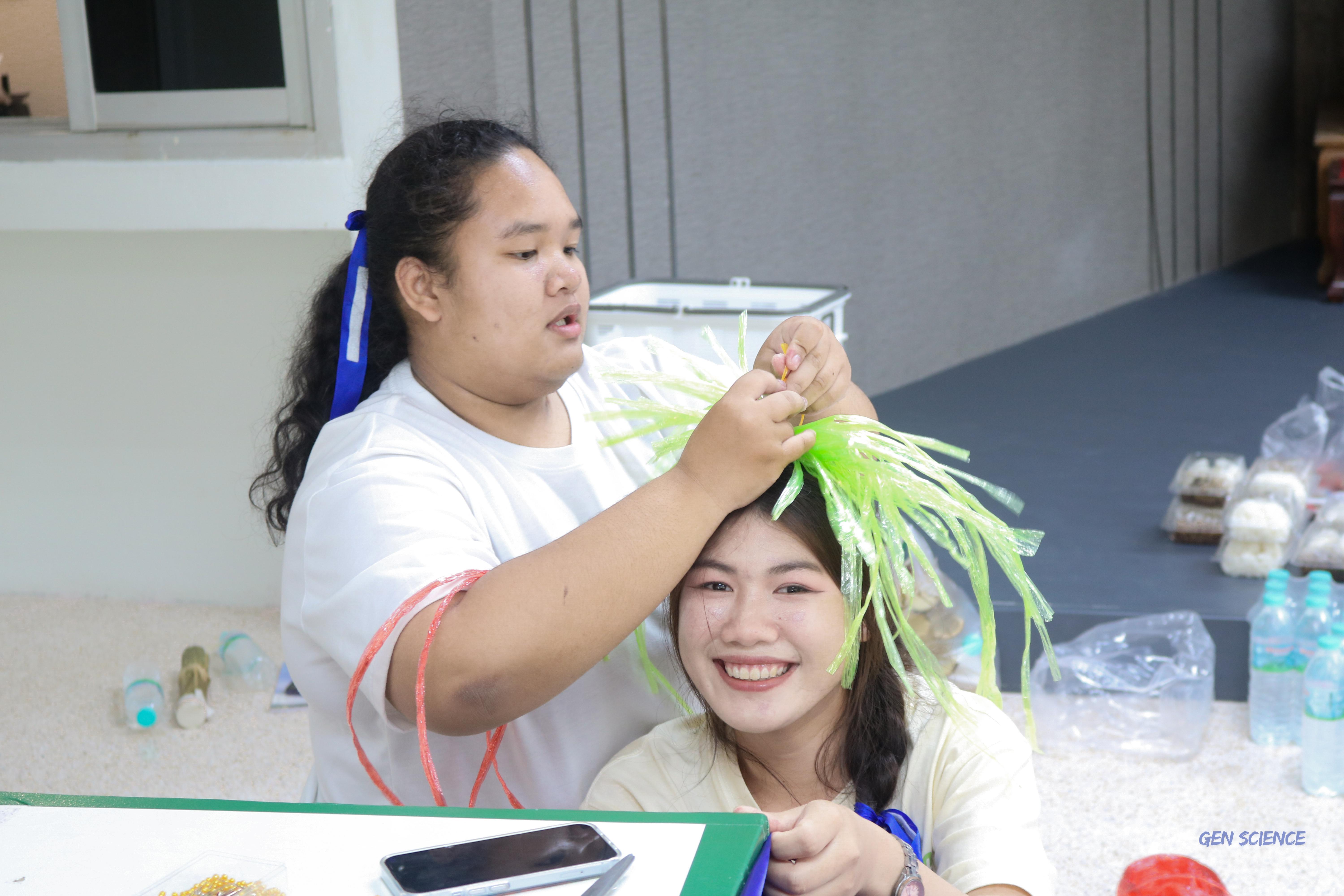 46. วันที่ 20 กรกฎาคม 2568 ผศ.ดร.มณฑา หมีไพรพฤกษ์ ได้จัดกิจกรรมจับจีบผ้าให้นักศึกษาโปรแกรมวิชาวิทยาศาสตร์ทั่วไปชั้นปีที่ 1 ณ ตึกจุฬาภรณ์ฯ