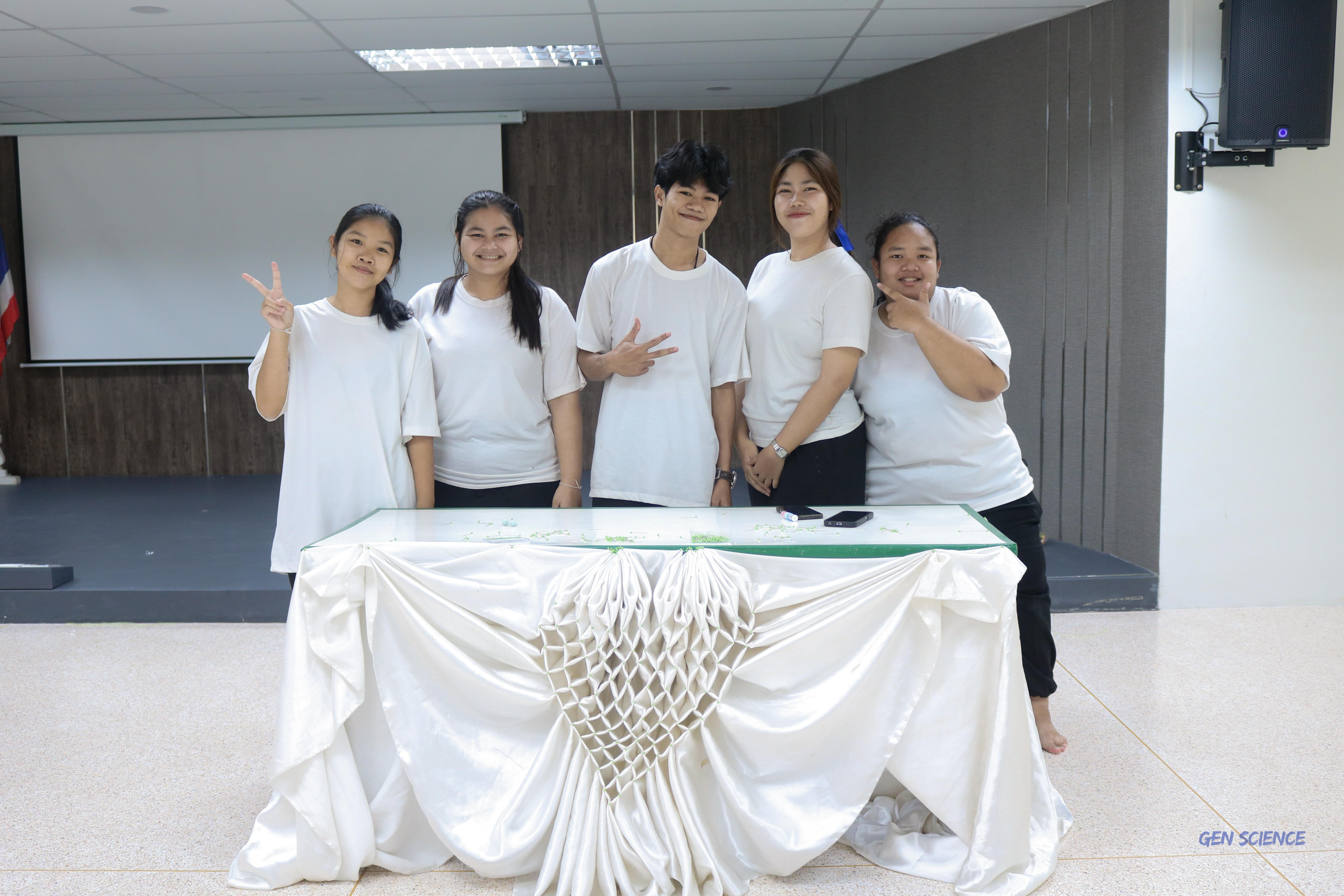 63. วันที่ 20 กรกฎาคม 2568 ผศ.ดร.มณฑา หมีไพรพฤกษ์ ได้จัดกิจกรรมจับจีบผ้าให้นักศึกษาโปรแกรมวิชาวิทยาศาสตร์ทั่วไปชั้นปีที่ 1 ณ ตึกจุฬาภรณ์ฯ
