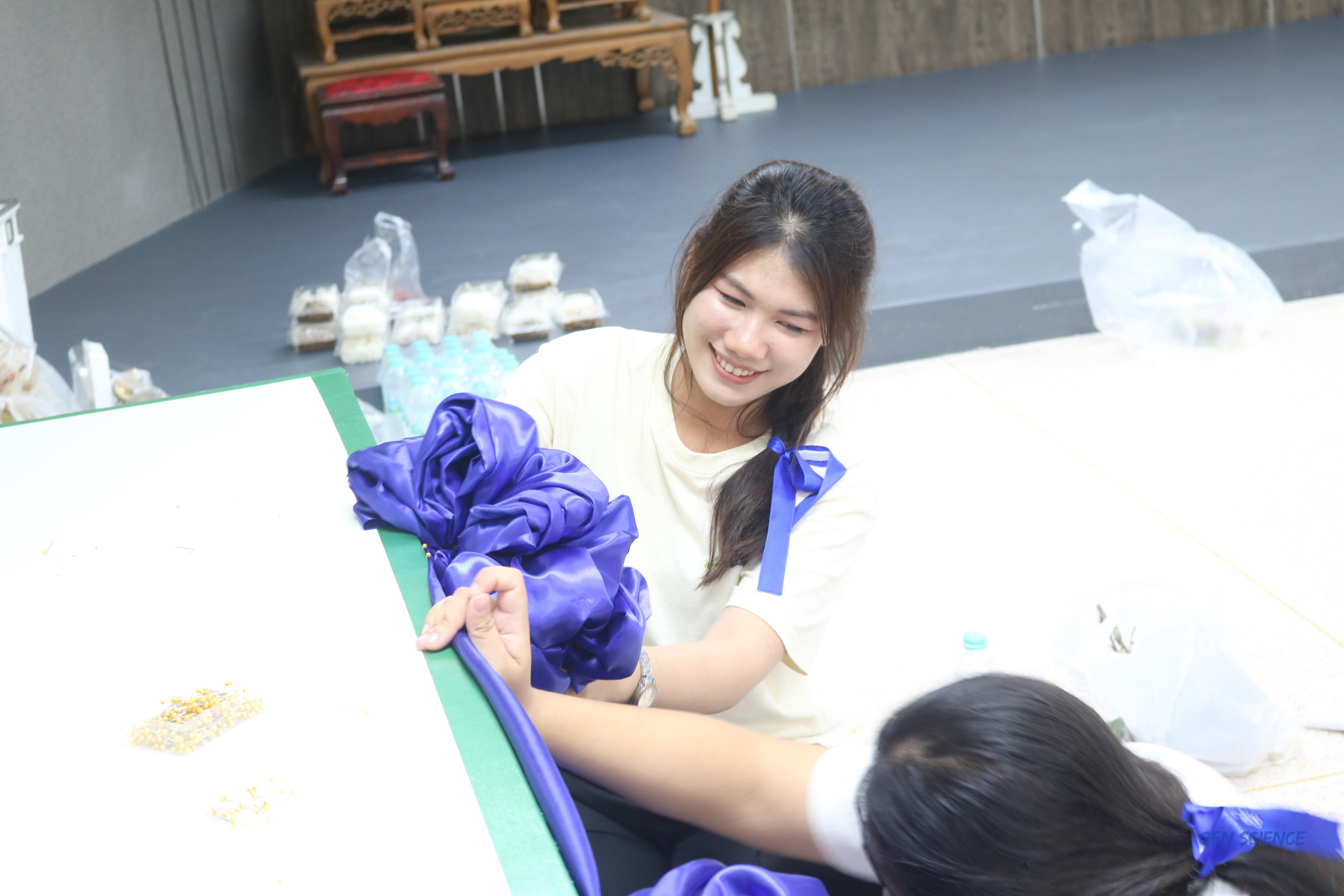 66. วันที่ 20 กรกฎาคม 2568 ผศ.ดร.มณฑา หมีไพรพฤกษ์ ได้จัดกิจกรรมจับจีบผ้าให้นักศึกษาโปรแกรมวิชาวิทยาศาสตร์ทั่วไปชั้นปีที่ 1 ณ ตึกจุฬาภรณ์ฯ