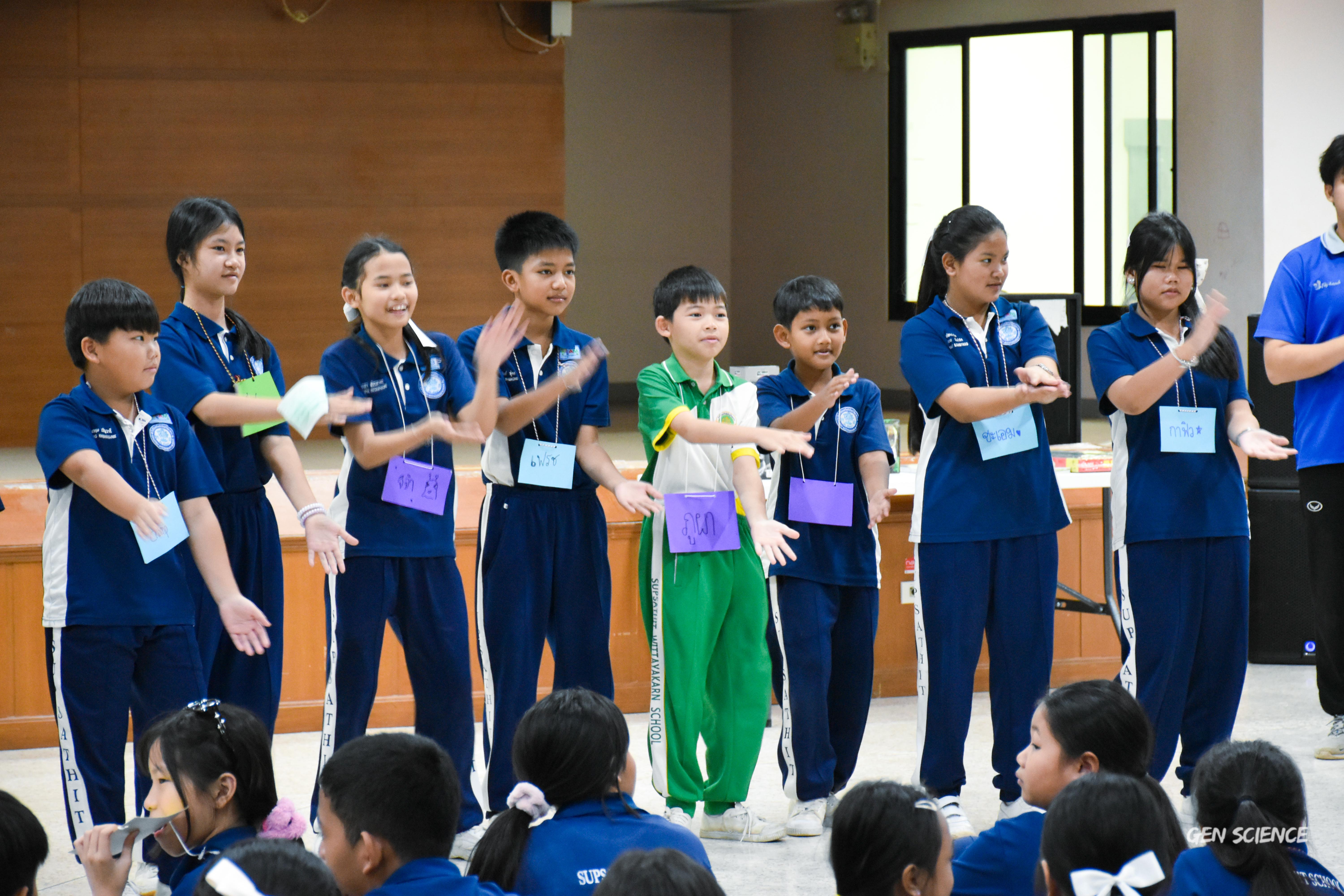 8. วันที่ 27 กันยายน 2568 ผศ.ดร.ปราณี เลิศแก้ว ดร.ธิดารัตน์ พรหมมา และนักศึกษาโปรแกรมวิชาวิทยาศาสตร์ทั่วไป คณะครุศาสตร์ จัดกิจกรรมค่าย STEM ให้กับโรงเรียนทรัพย์สถิตย์วิทยาคาร ณ หอประชุมทีปังกรรัศมีโชติ
