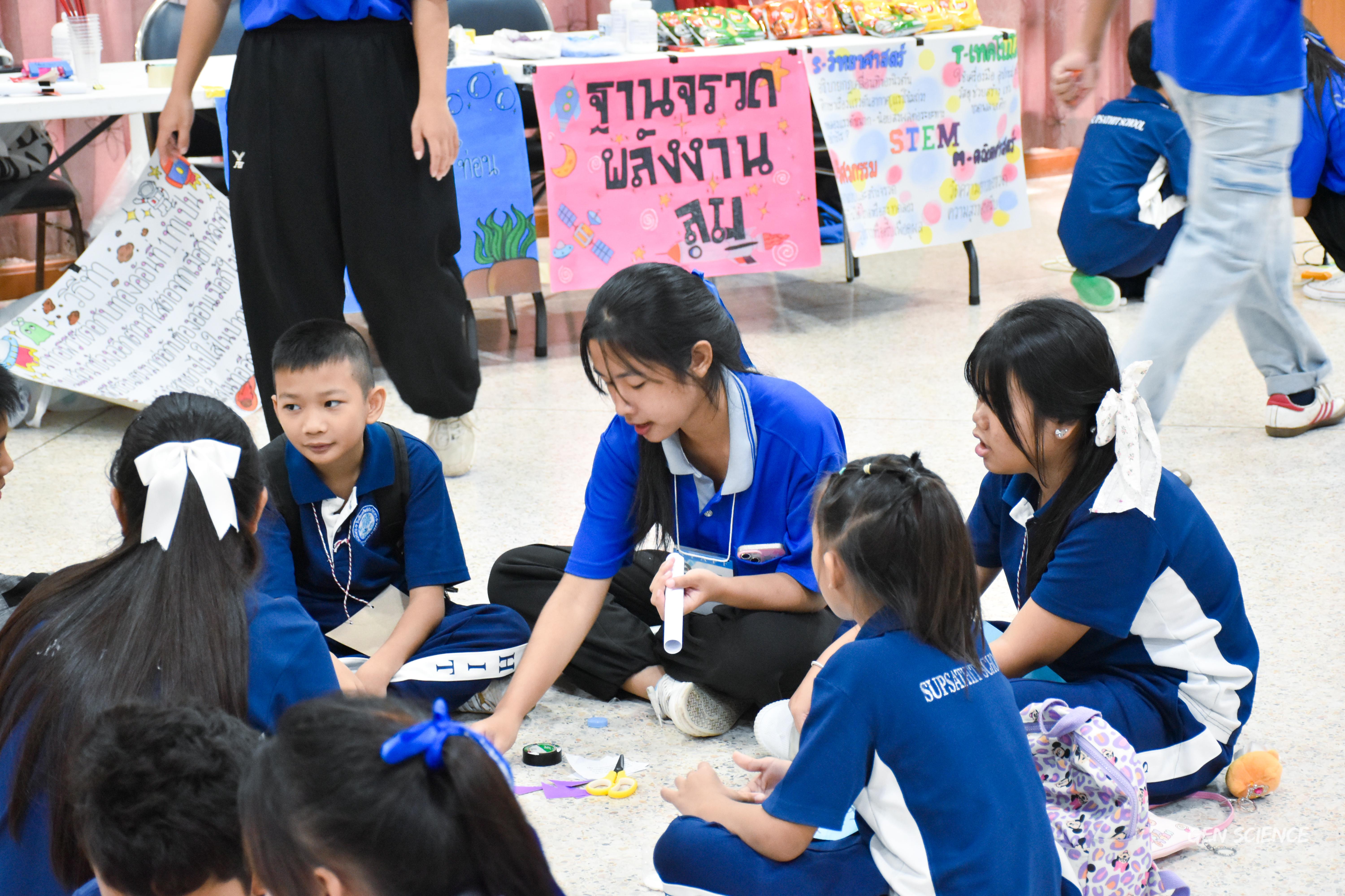 12. วันที่ 27 กันยายน 2568 ผศ.ดร.ปราณี เลิศแก้ว ดร.ธิดารัตน์ พรหมมา และนักศึกษาโปรแกรมวิชาวิทยาศาสตร์ทั่วไป คณะครุศาสตร์ จัดกิจกรรมค่าย STEM ให้กับโรงเรียนทรัพย์สถิตย์วิทยาคาร ณ หอประชุมทีปังกรรัศมีโชติ