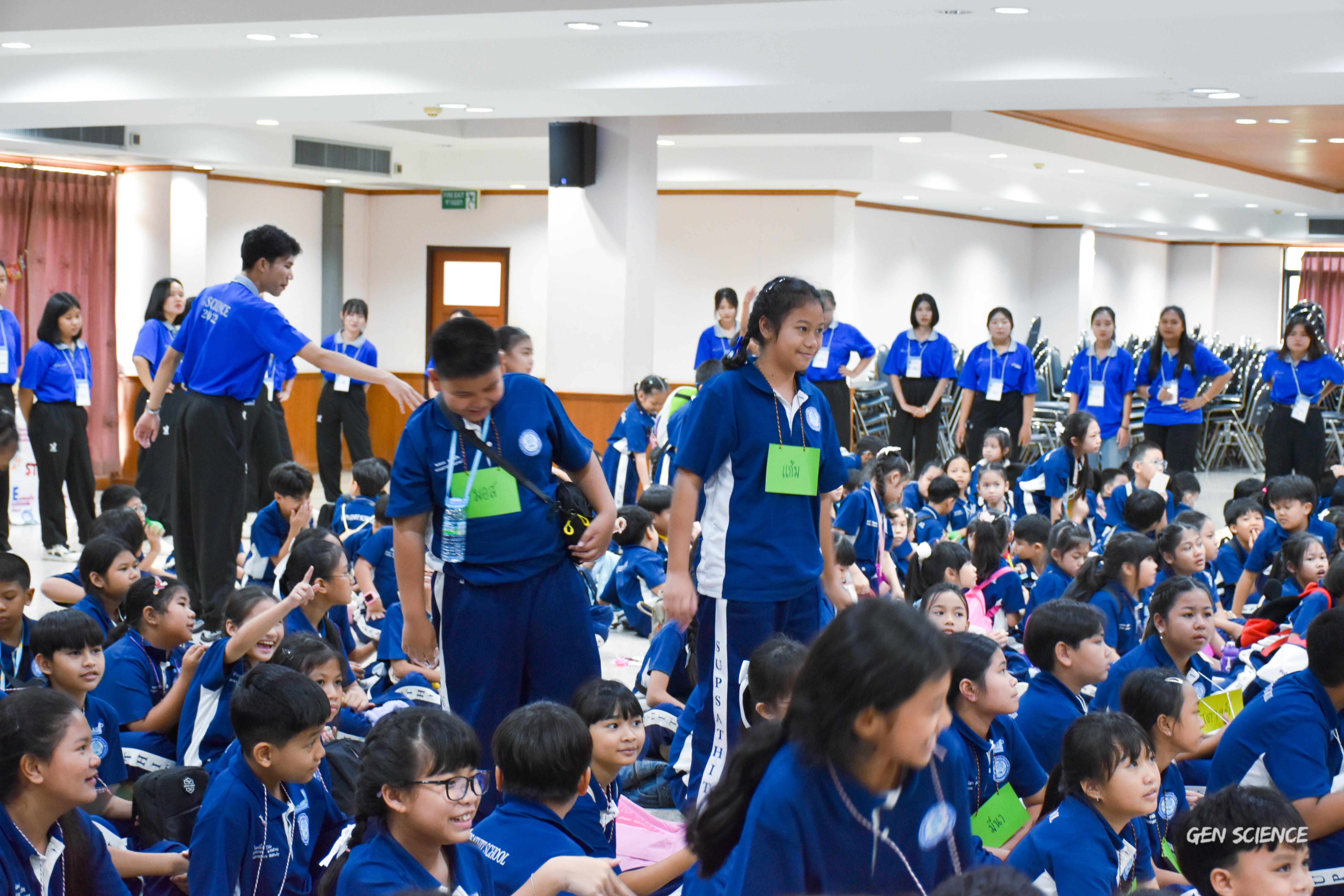 14. วันที่ 27 กันยายน 2568 ผศ.ดร.ปราณี เลิศแก้ว ดร.ธิดารัตน์ พรหมมา และนักศึกษาโปรแกรมวิชาวิทยาศาสตร์ทั่วไป คณะครุศาสตร์ จัดกิจกรรมค่าย STEM ให้กับโรงเรียนทรัพย์สถิตย์วิทยาคาร ณ หอประชุมทีปังกรรัศมีโชติ