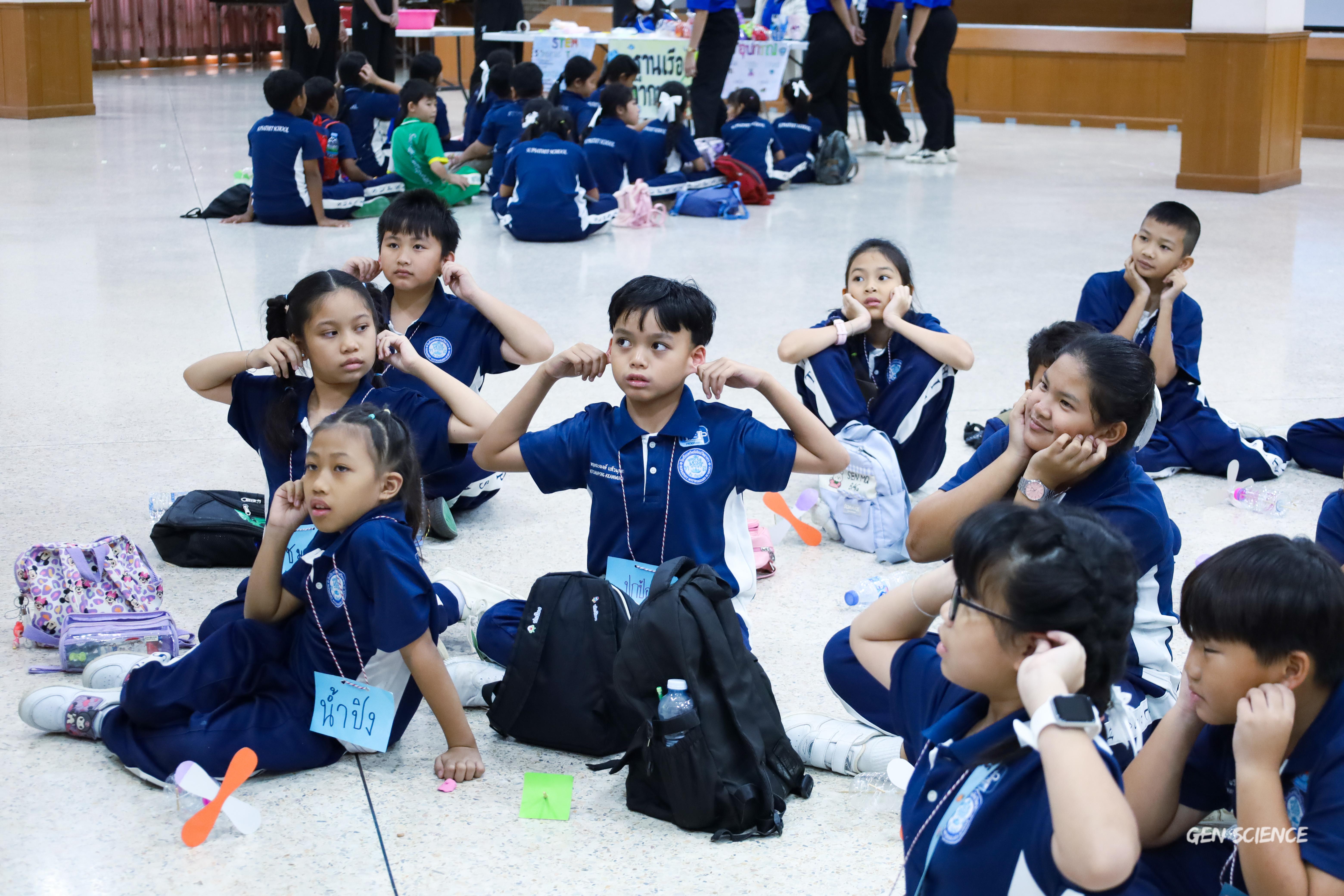 23. วันที่ 27 กันยายน 2568 ผศ.ดร.ปราณี เลิศแก้ว ดร.ธิดารัตน์ พรหมมา และนักศึกษาโปรแกรมวิชาวิทยาศาสตร์ทั่วไป คณะครุศาสตร์ จัดกิจกรรมค่าย STEM ให้กับโรงเรียนทรัพย์สถิตย์วิทยาคาร ณ หอประชุมทีปังกรรัศมีโชติ